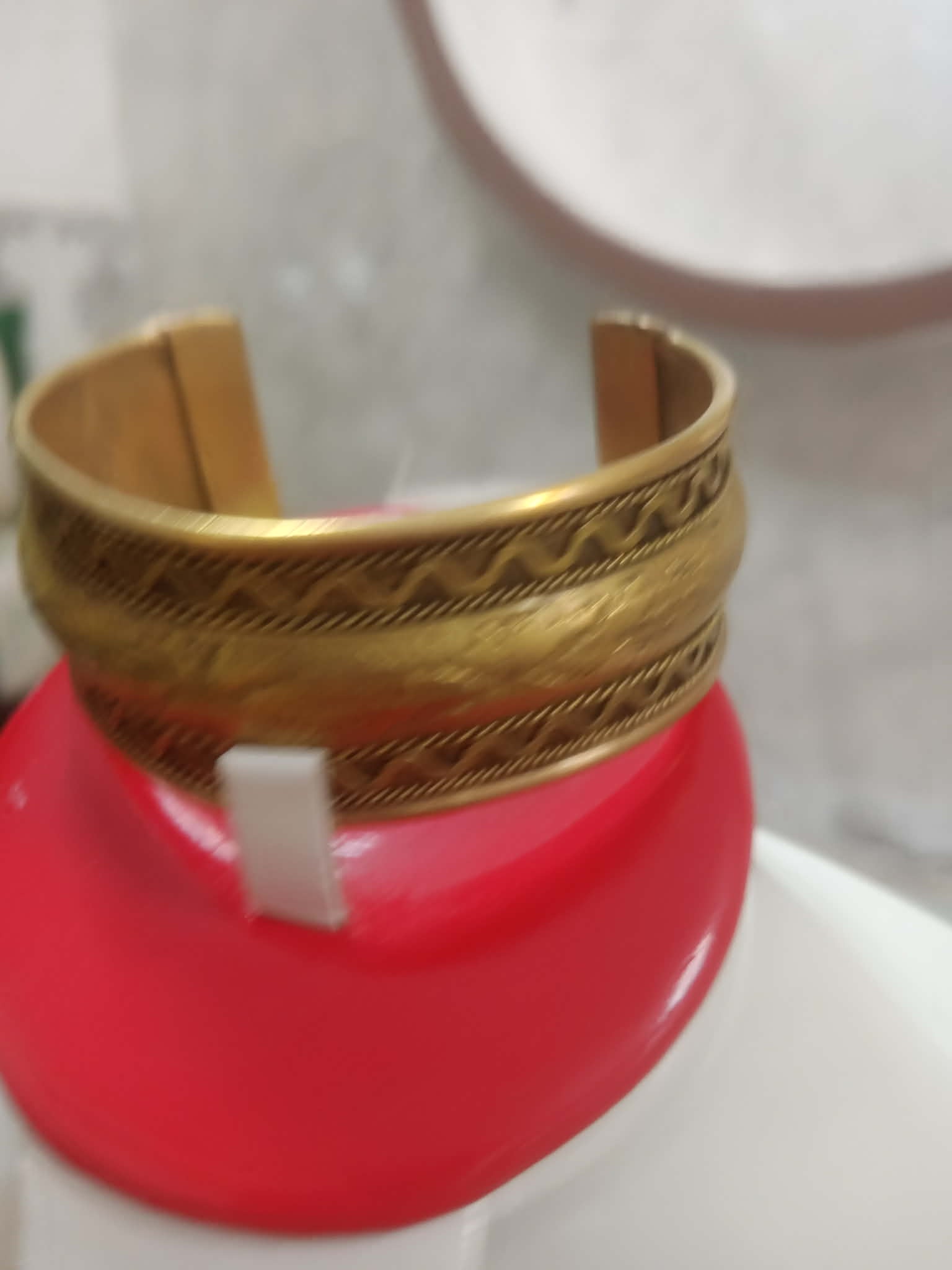 سوار قديم من نحاس أصفر حر