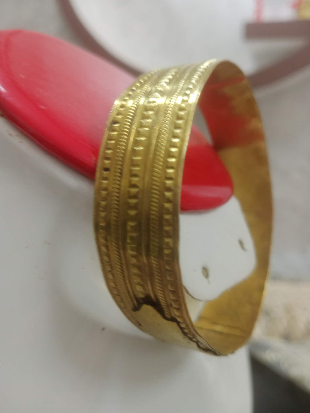 سوار قديم من نحاس أصفر حر