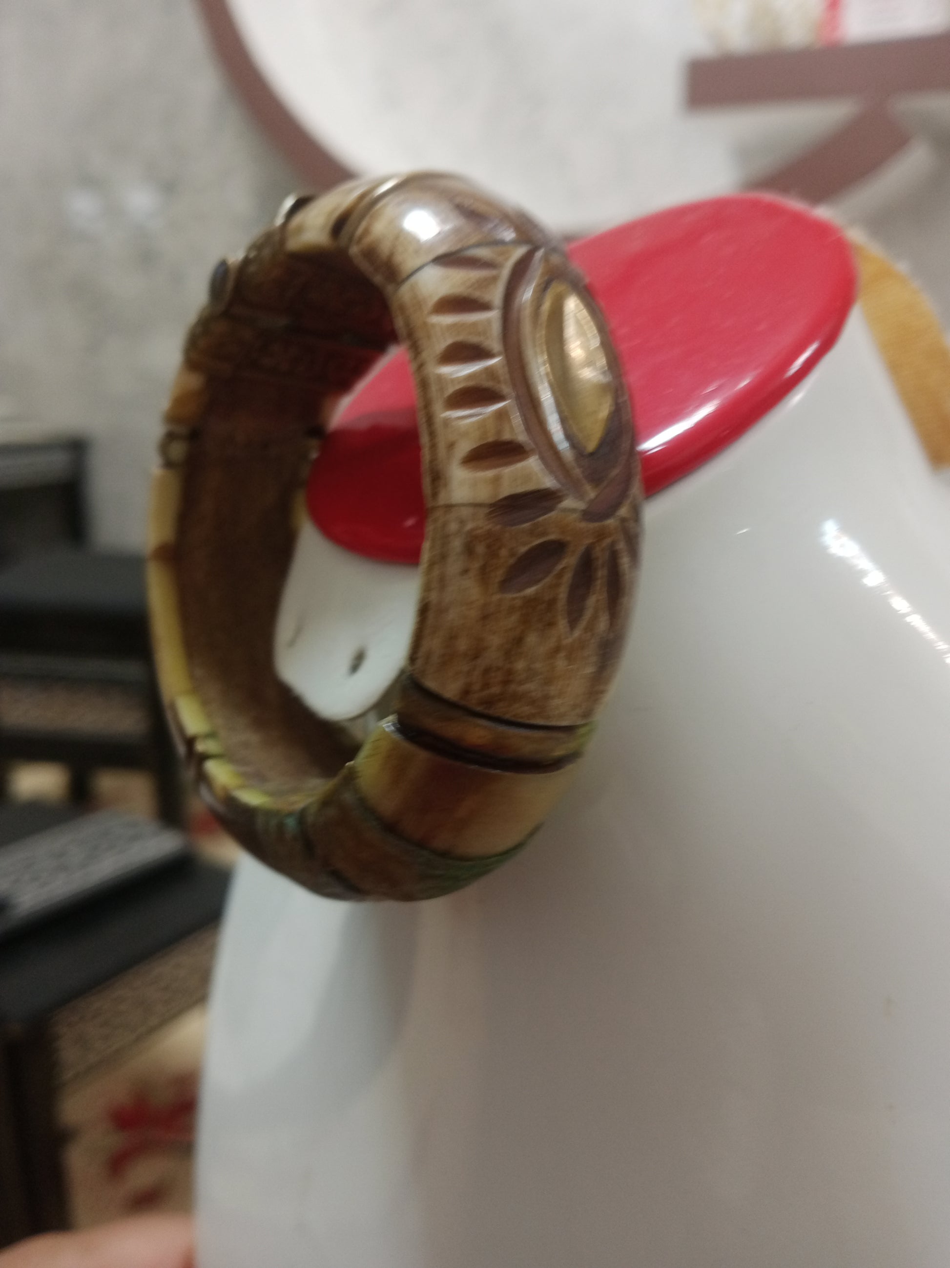 سوار قديم من عاج