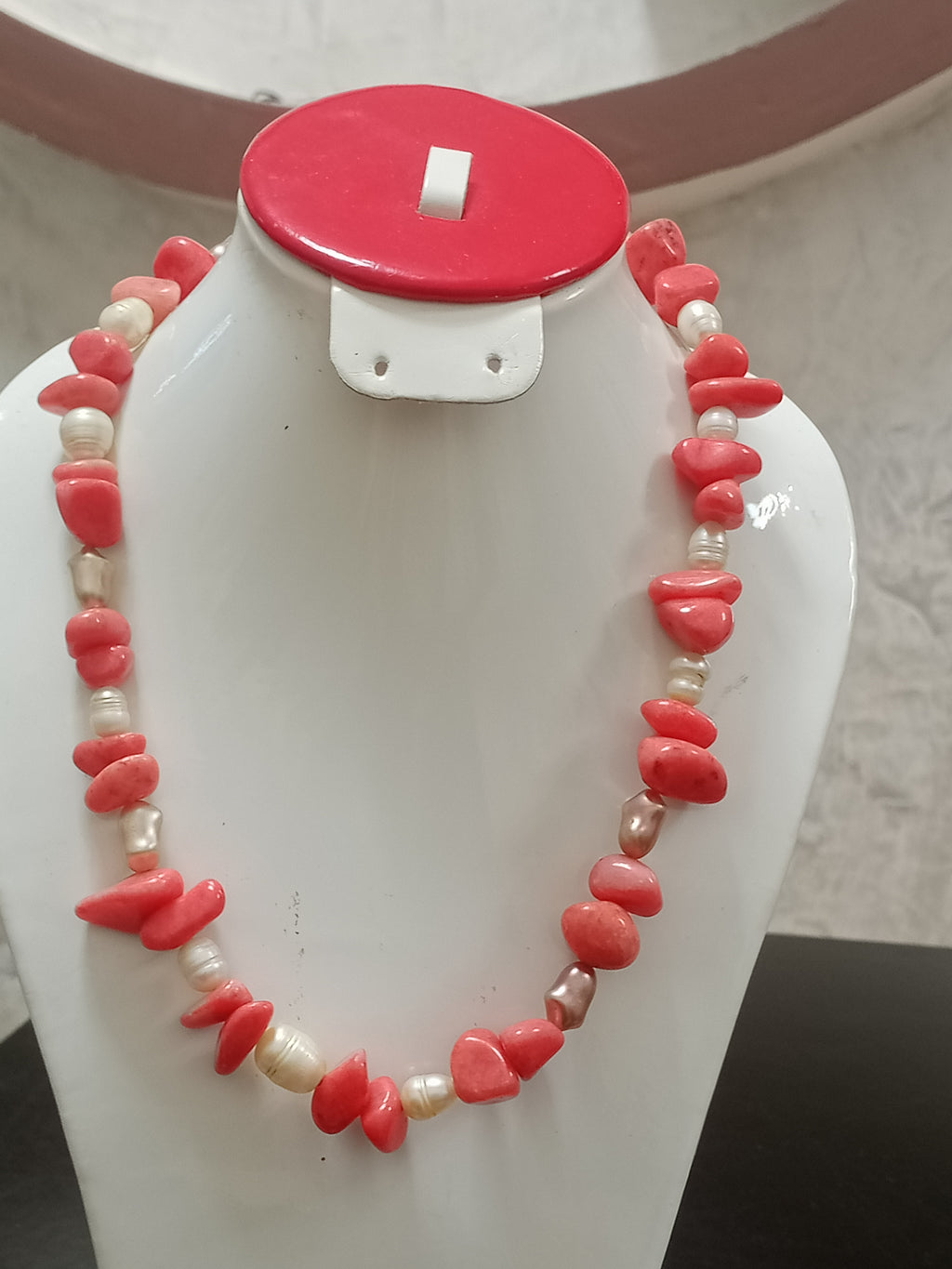 عقد من مرجان ولؤلؤ