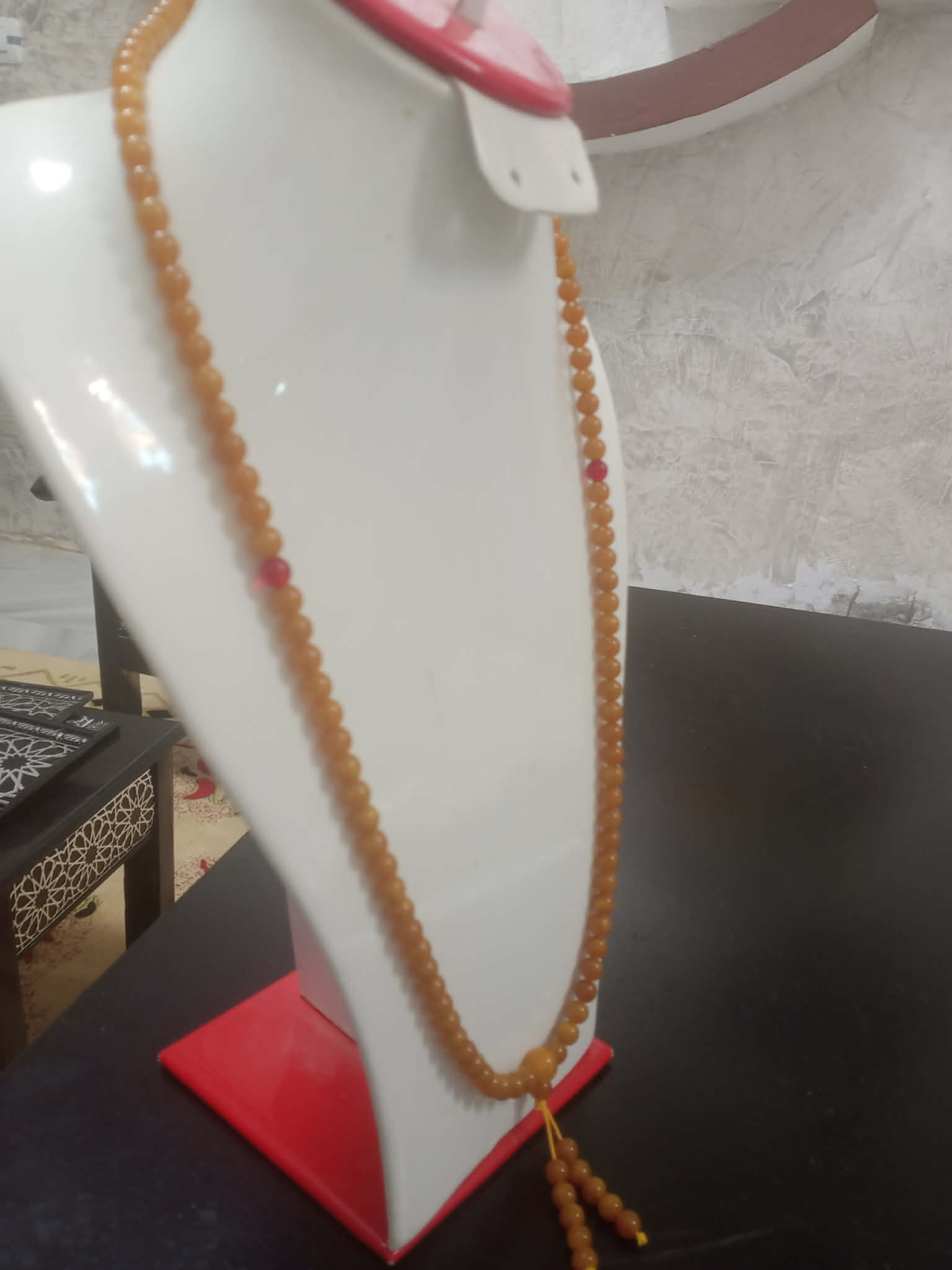 سبحة من كهرمان طبيعي