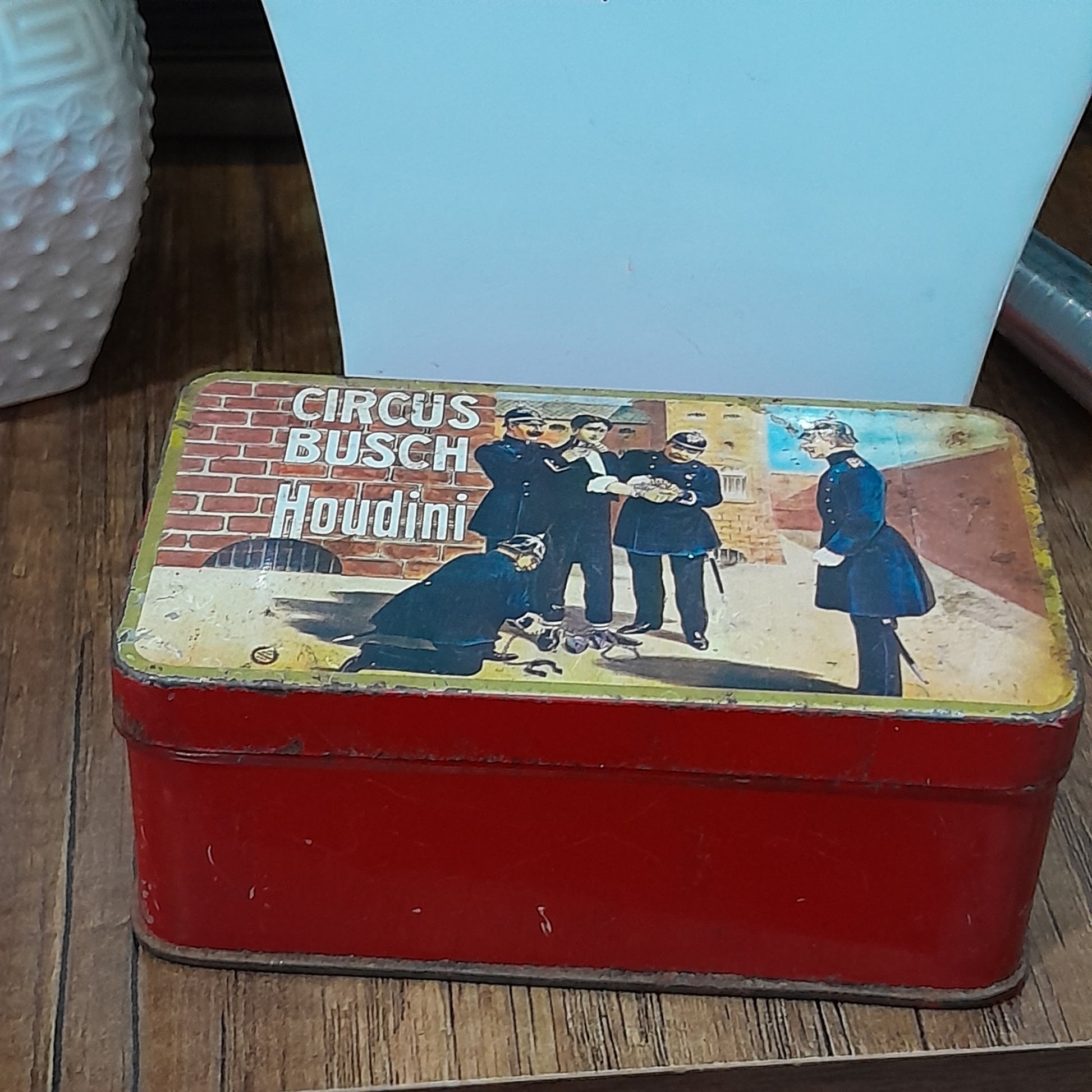 Boîte à bonbons publicitaire pour le cirque houdini busch