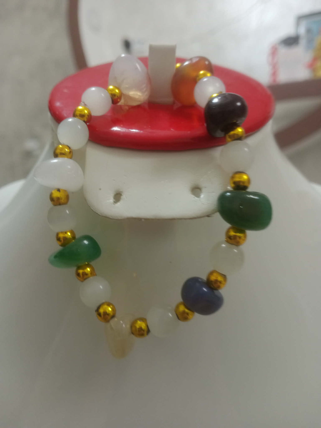 سوار بأحجار طبيعية
