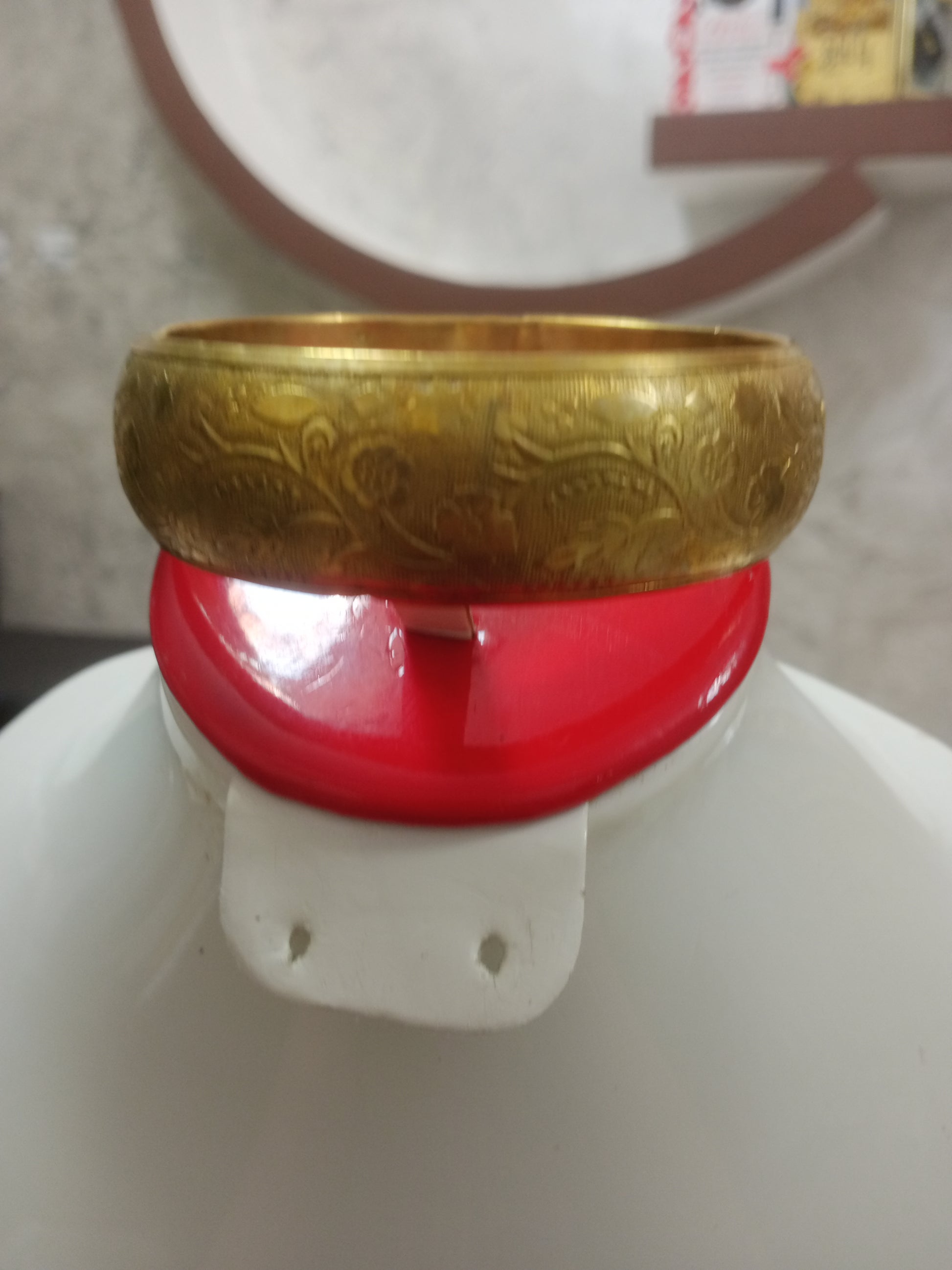 سوار تحفة من نحاس اصفر حر قطره 7 سم