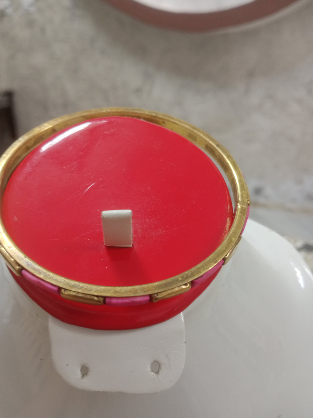 سوار تحفة من نحاس اصفر حر قطره 8 سم