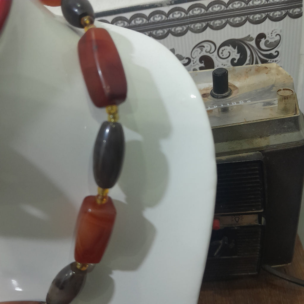عقد من عقيق طبيعي