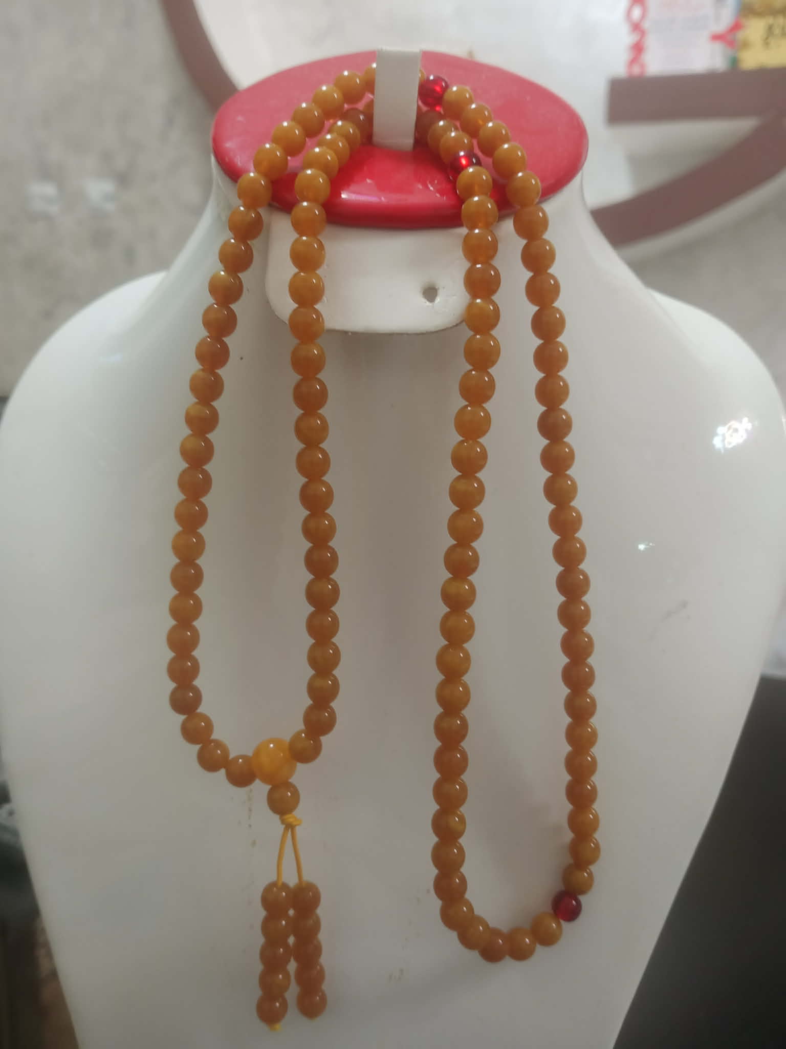 سبحة من كهرمان طبيعي
