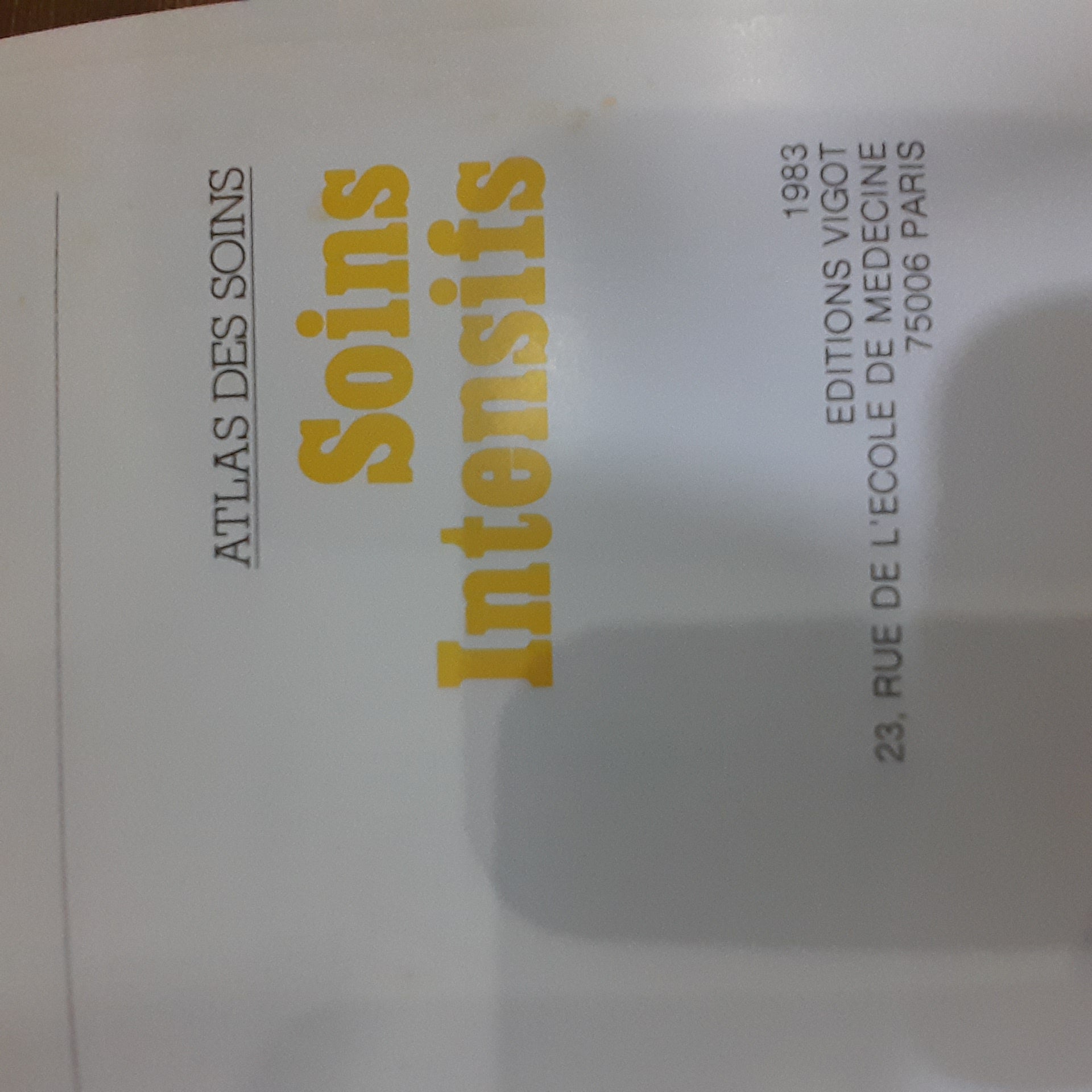 كتاب "Atlas des Soins Intensifs" – مرجع شامل في العناية المركزة