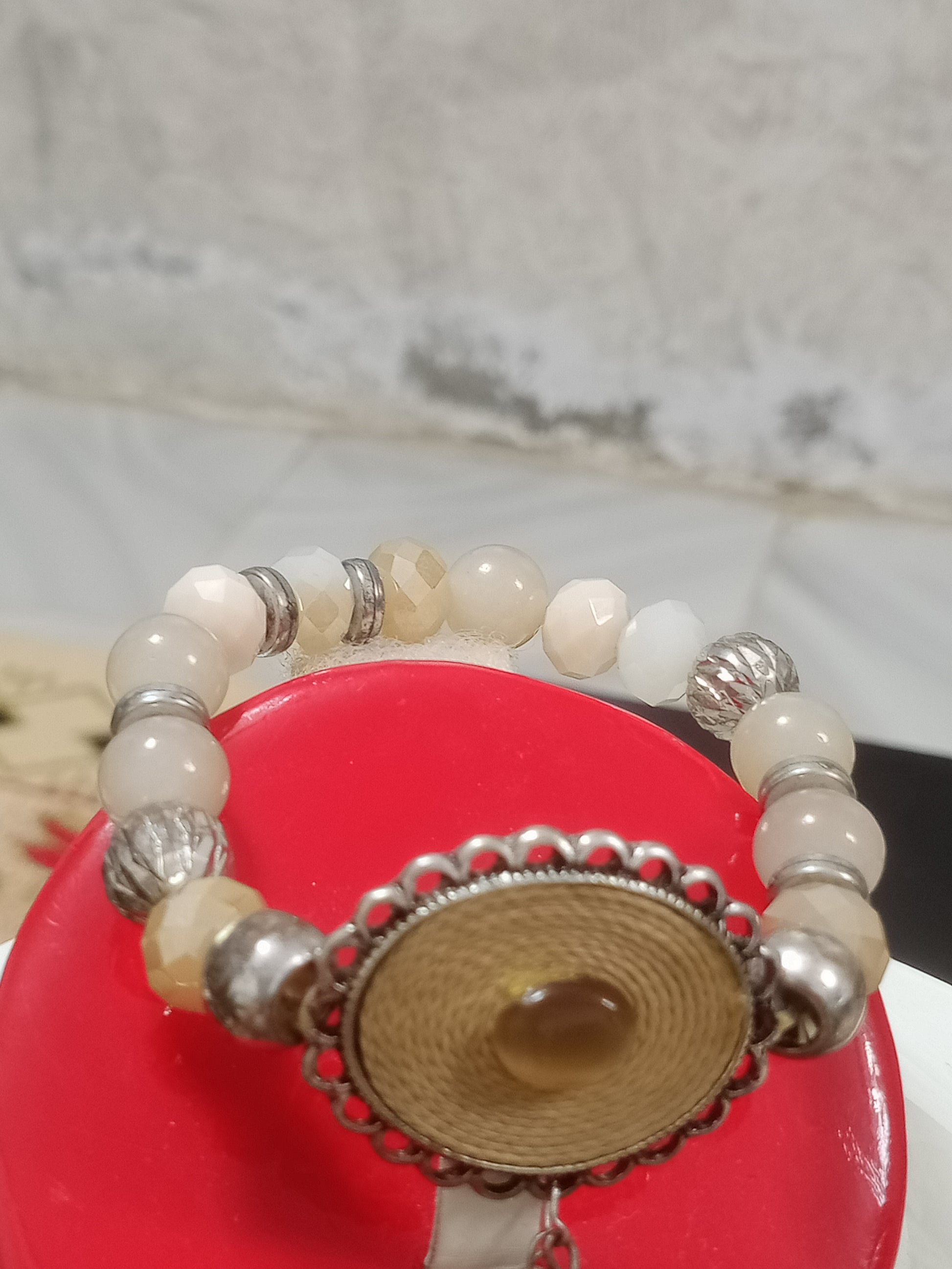 سوار تحفة من احجار طبيعية