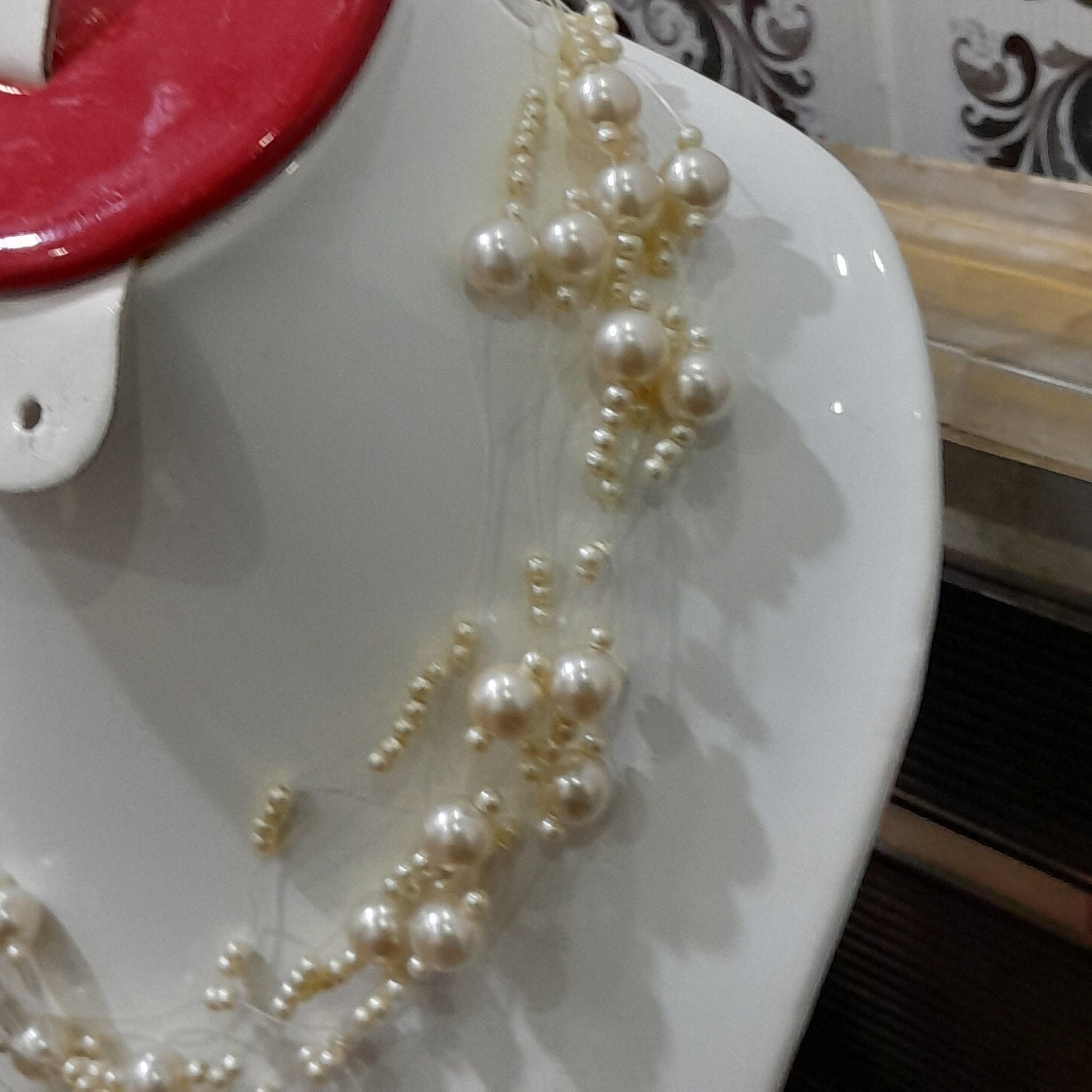 عقد تحفة من لؤلؤ صناعي
