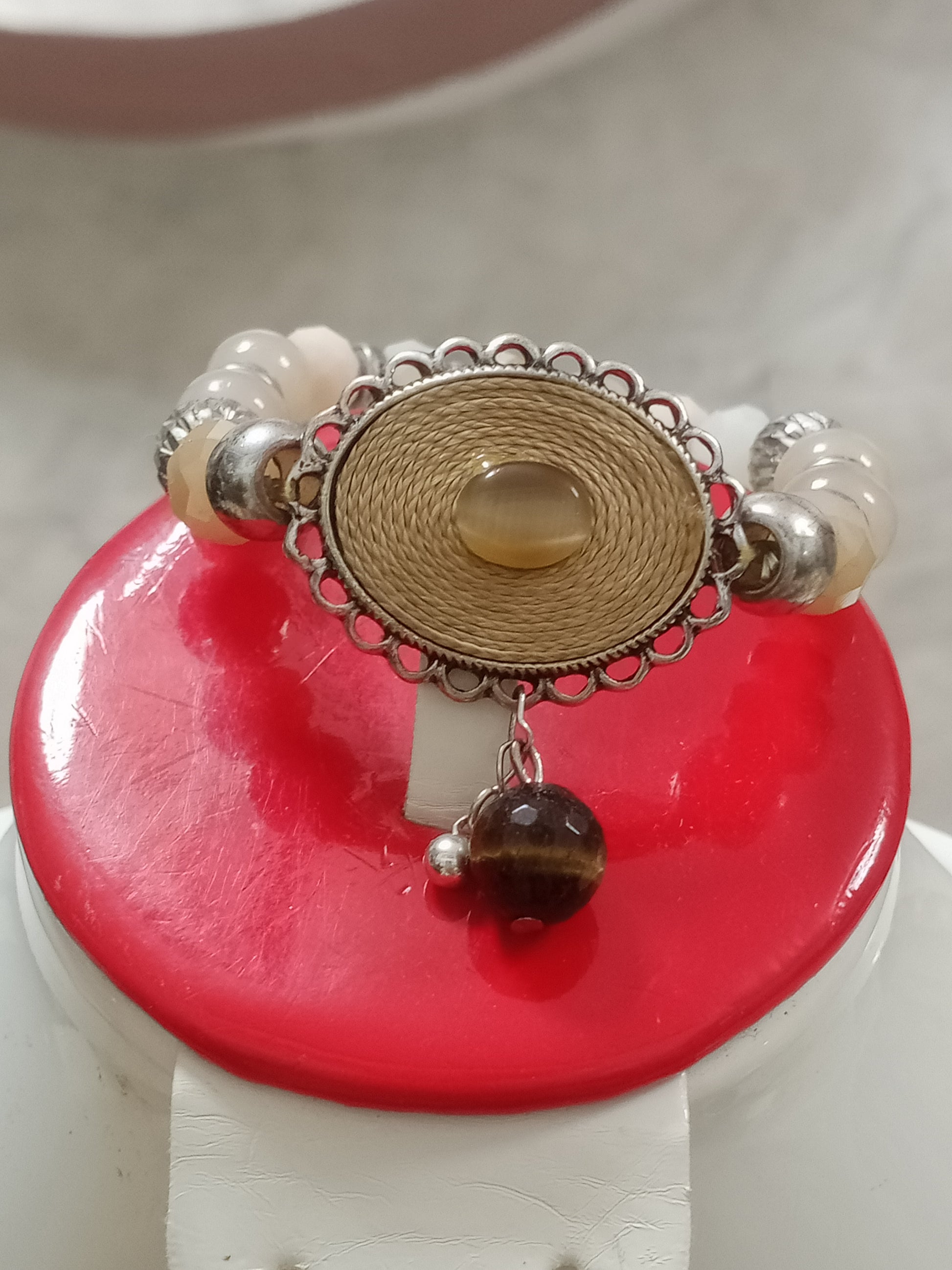 سوار تحفة من احجار طبيعية