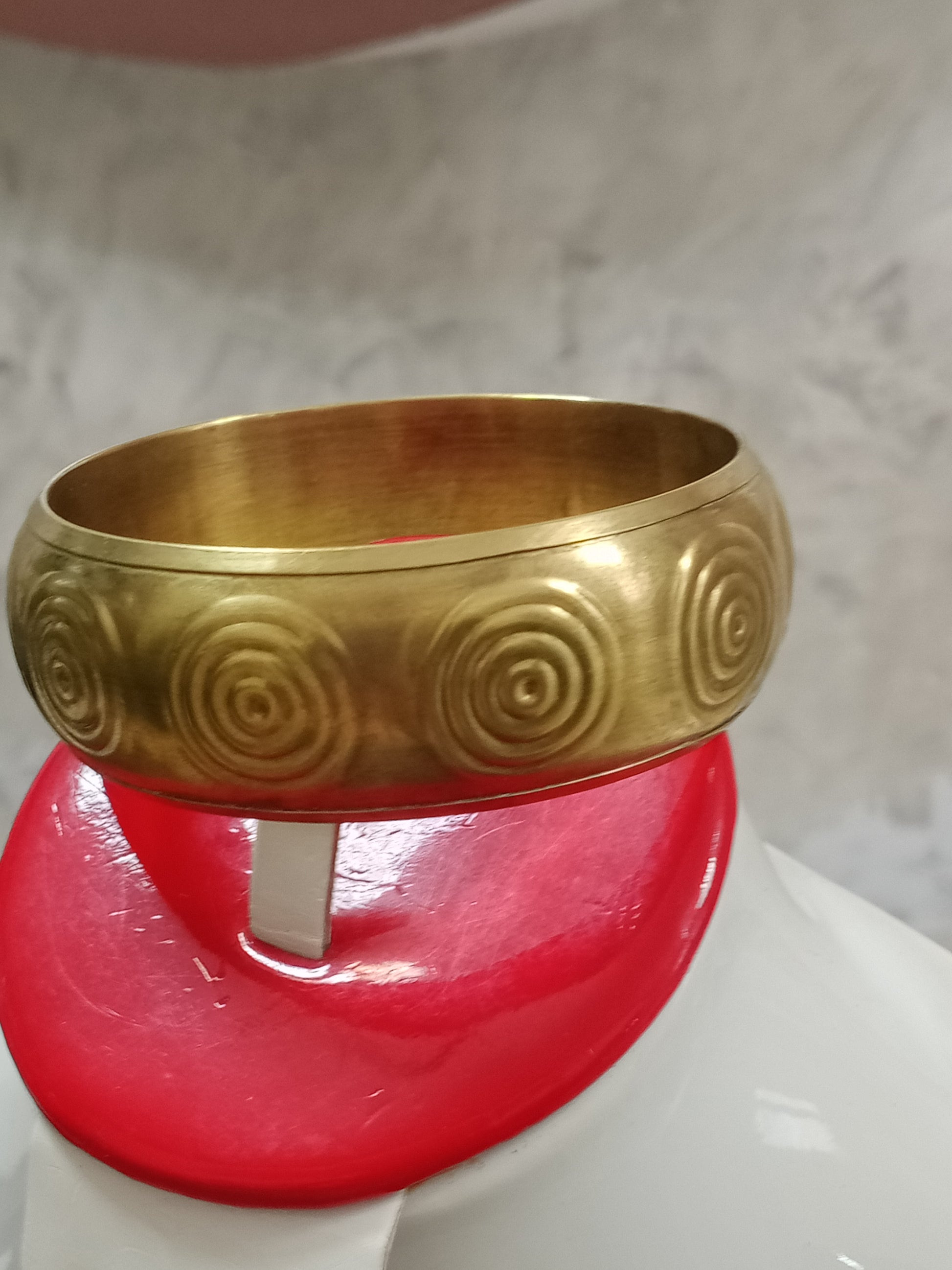 سوار تحفة من نحاس اصفر حر