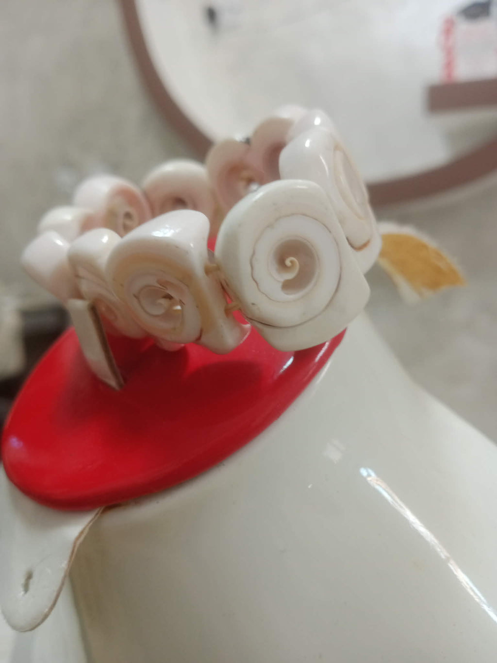 سوار من صدف بحري طبيعي
