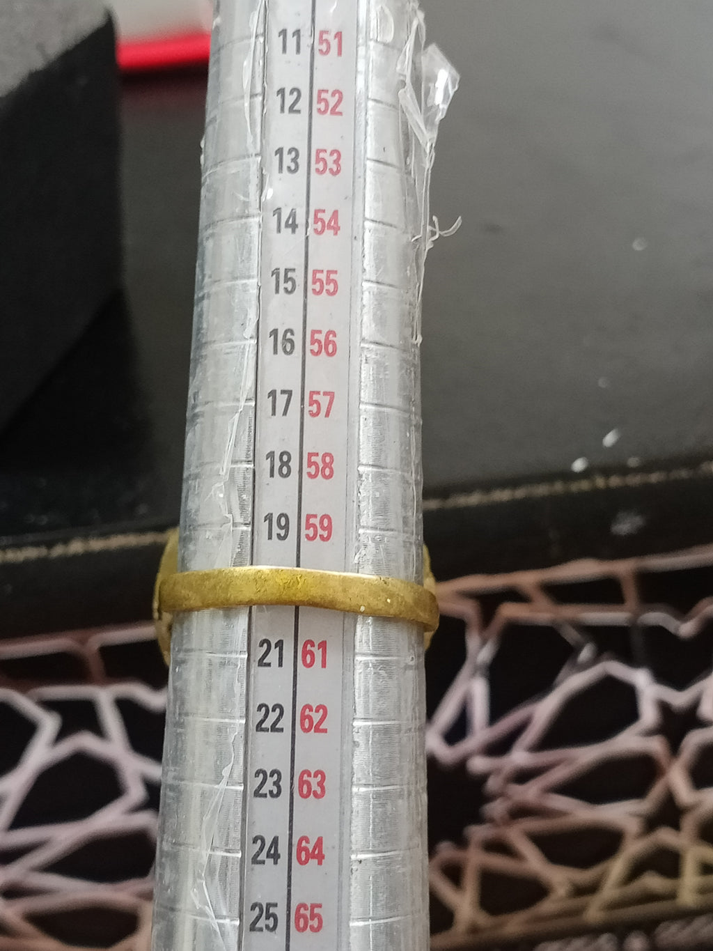خاتم تحفة من نحاس مرصع بأحجار
