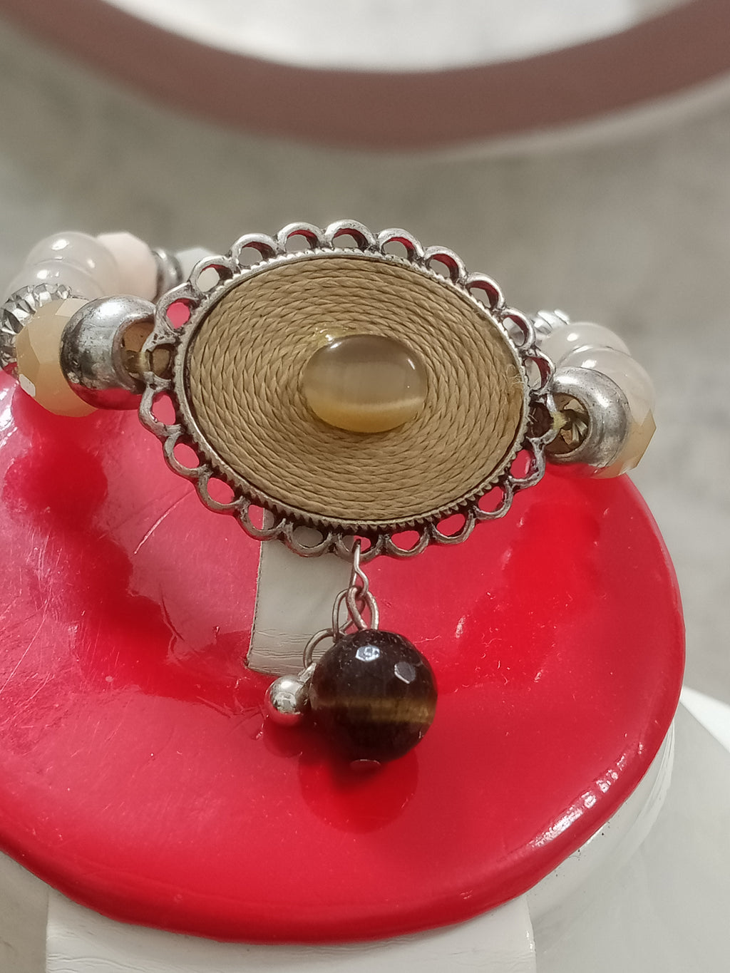 سوار تحفة من احجار طبيعية