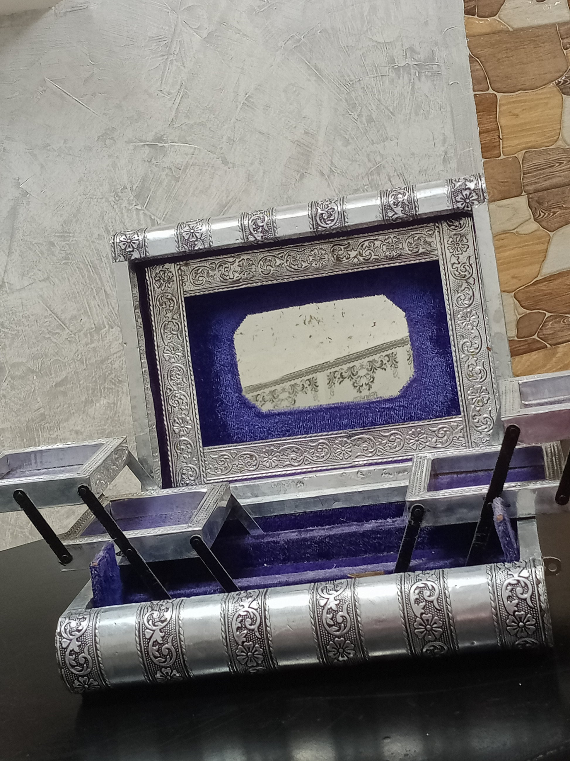 صندوق مجوهرات تحفة علية نقوش جميلة