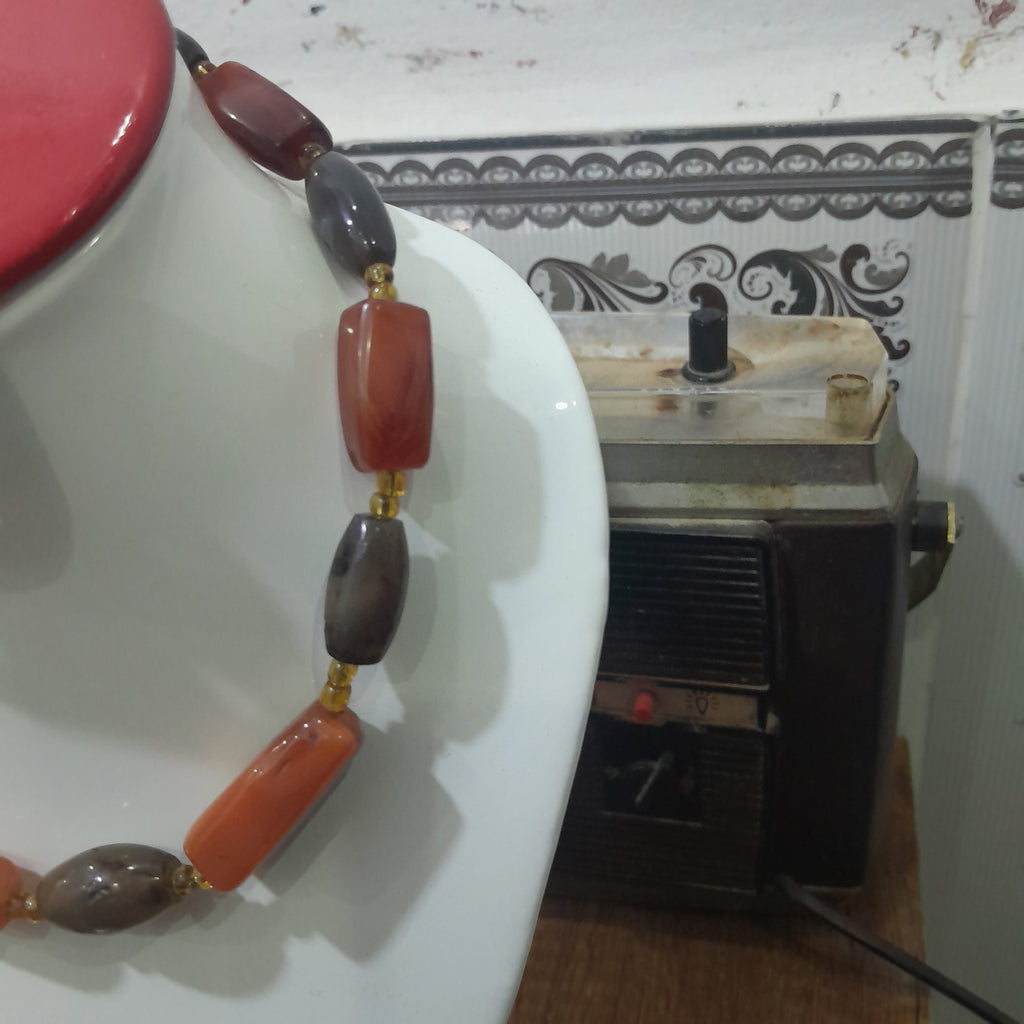عقد من عقيق طبيعي