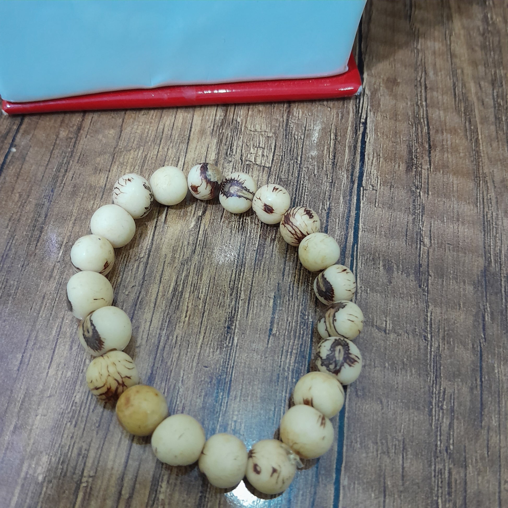 سوار من العود الفواح