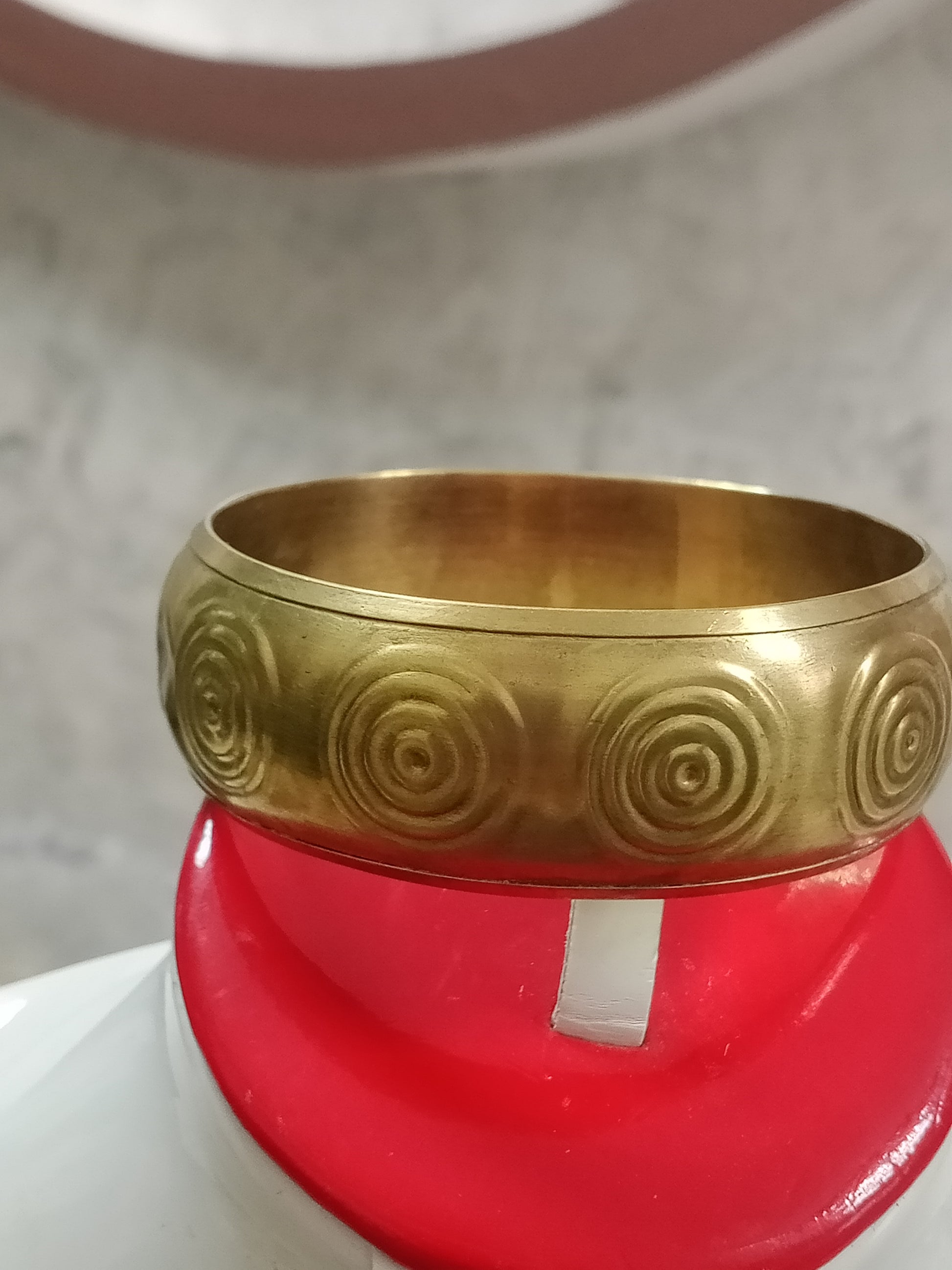 سوار تحفة من نحاس اصفر حر