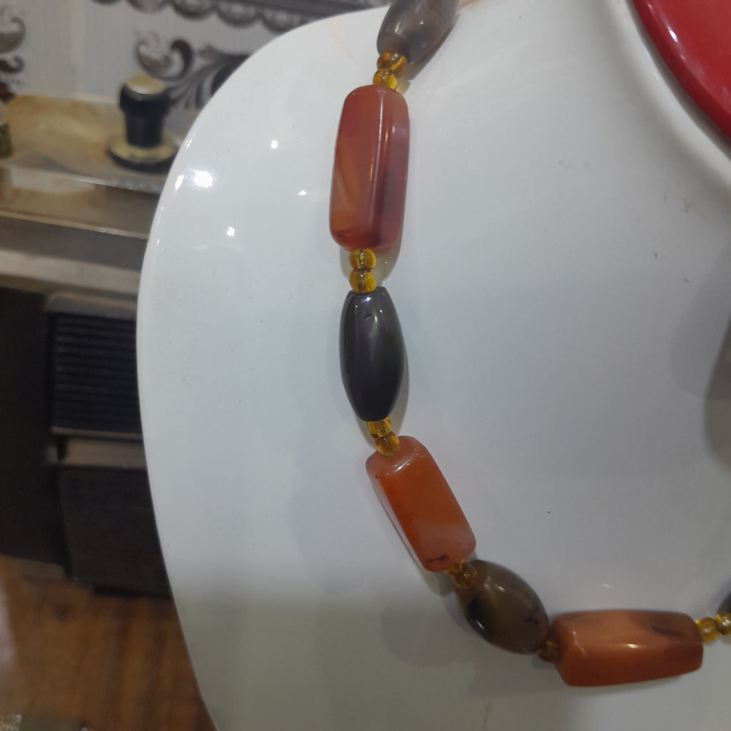عقد من عقيق طبيعي