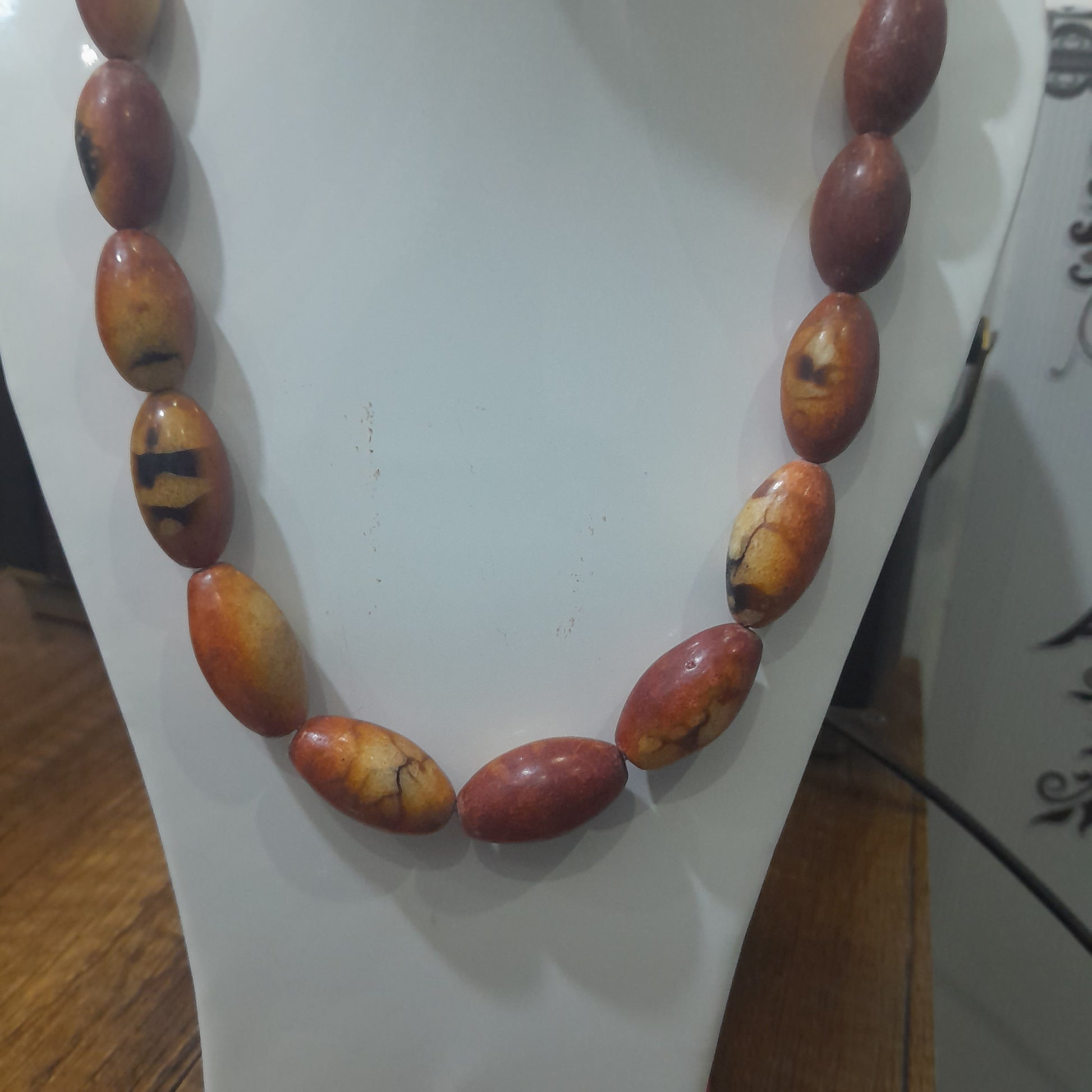 عقد من مرجان طبيعي