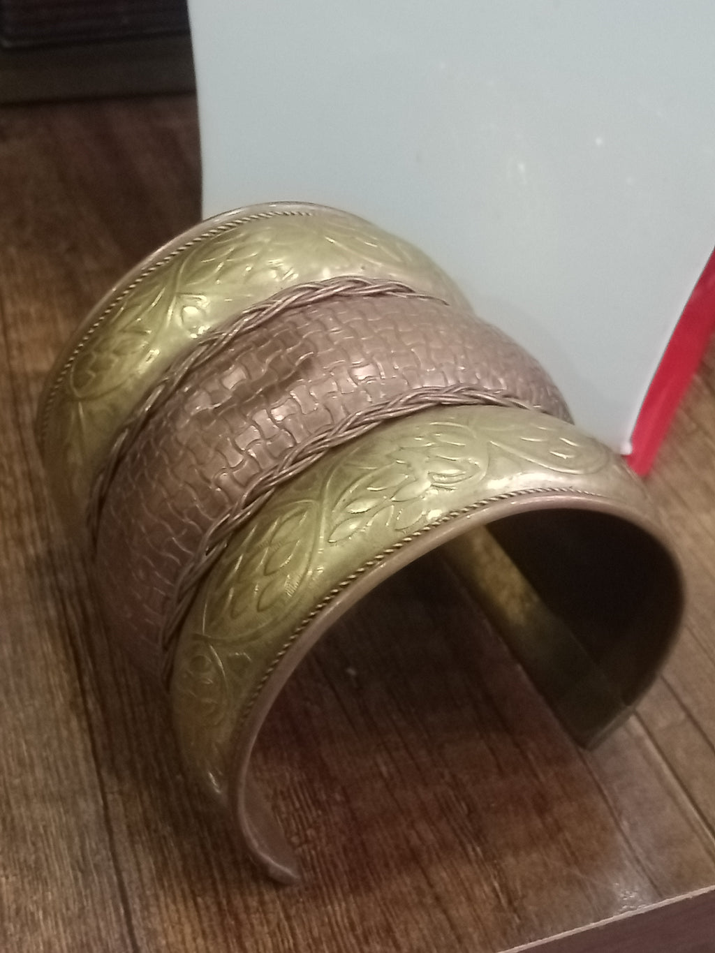 سوار قديم من نحاس