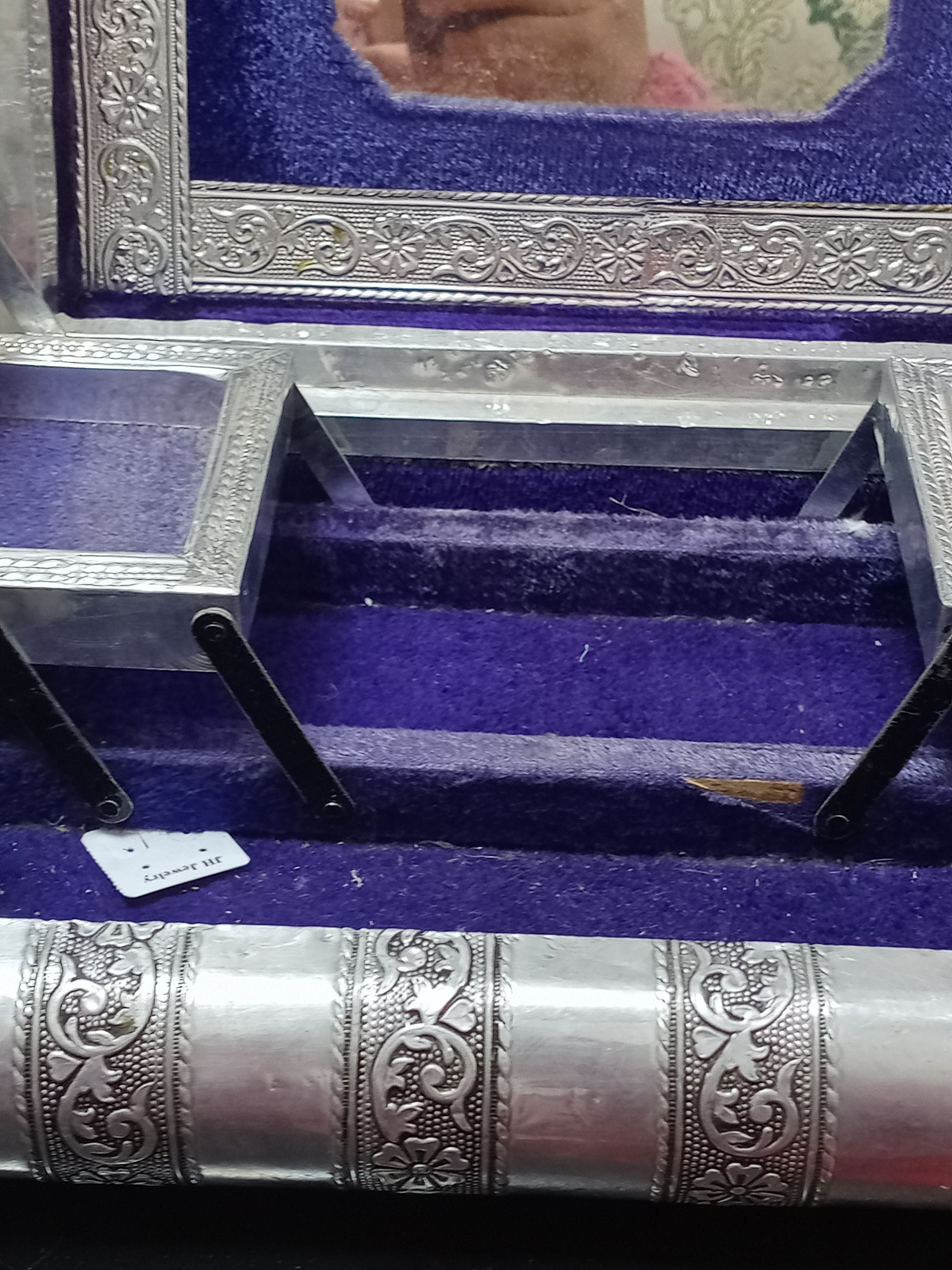صندوق مجوهرات تحفة علية نقوش جميلة