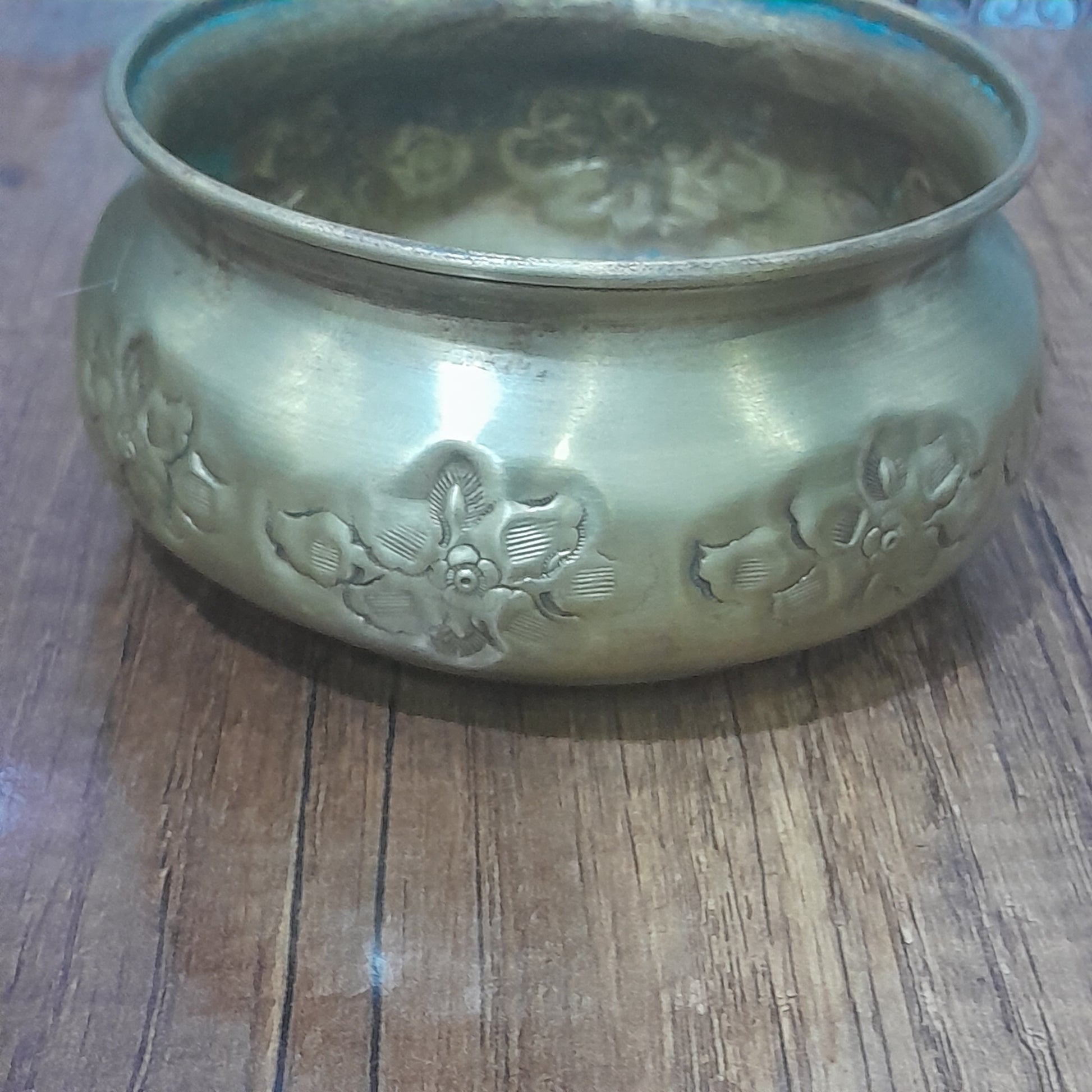 تحفة نحاسية قديمة