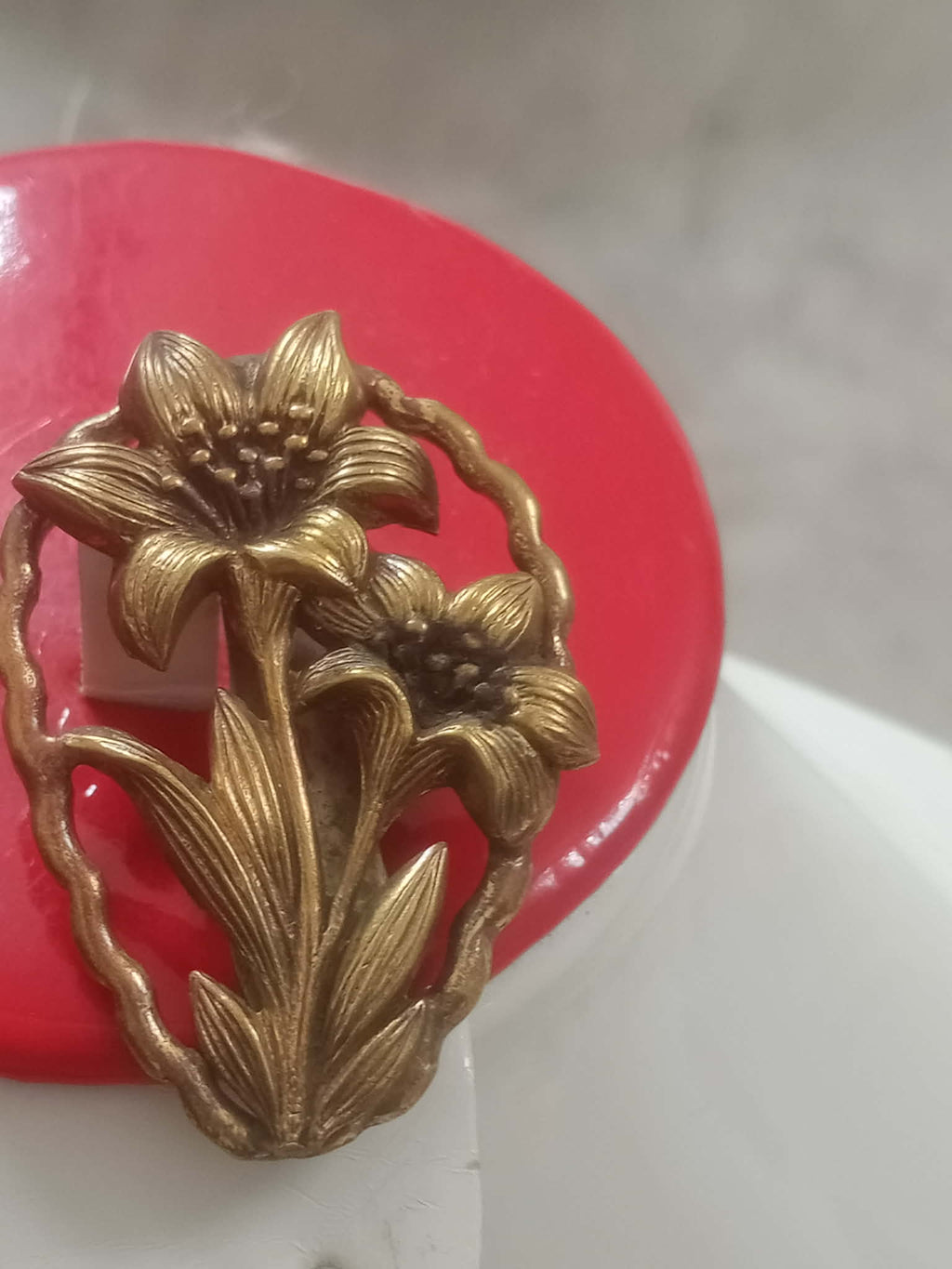 بروش تحفة من نحاس