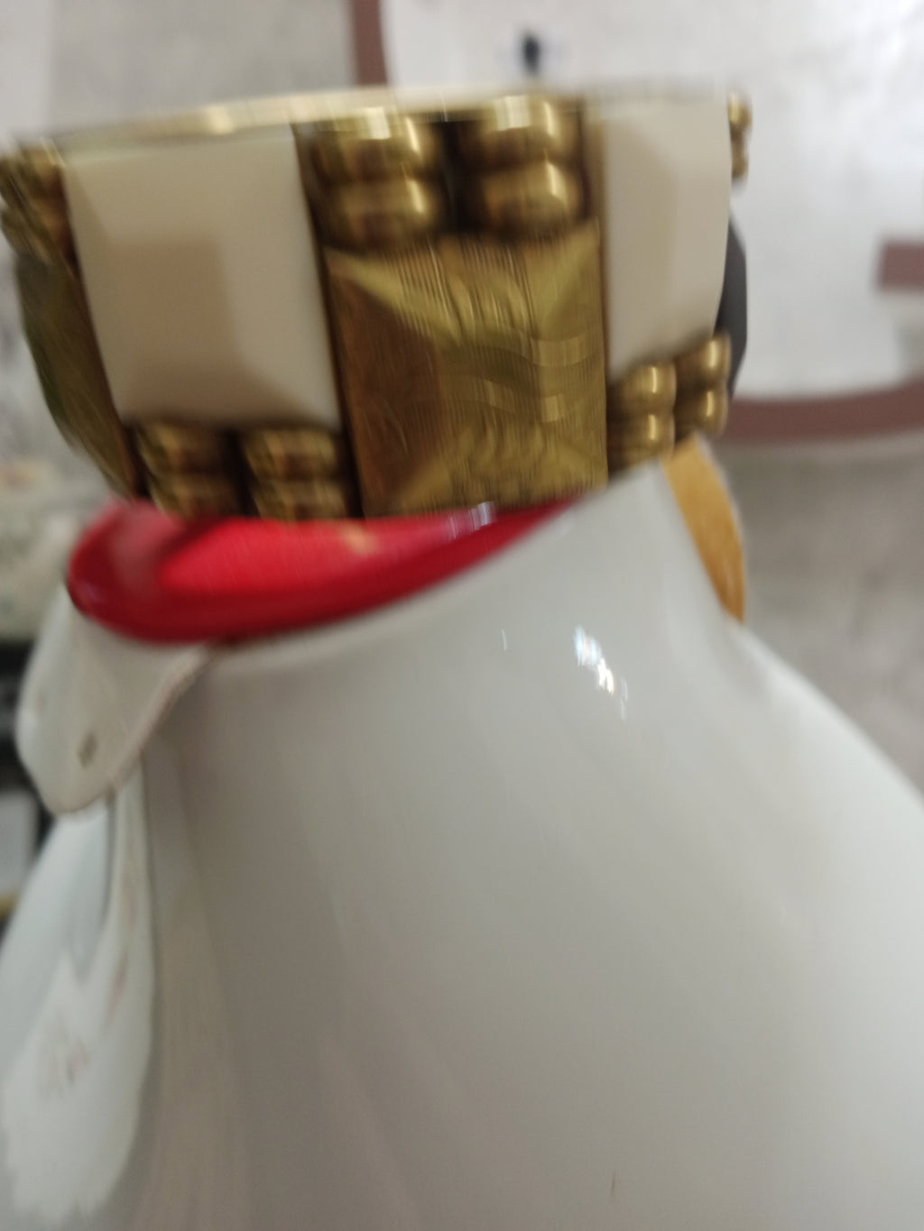 سوار قديم من نحاس وعاج