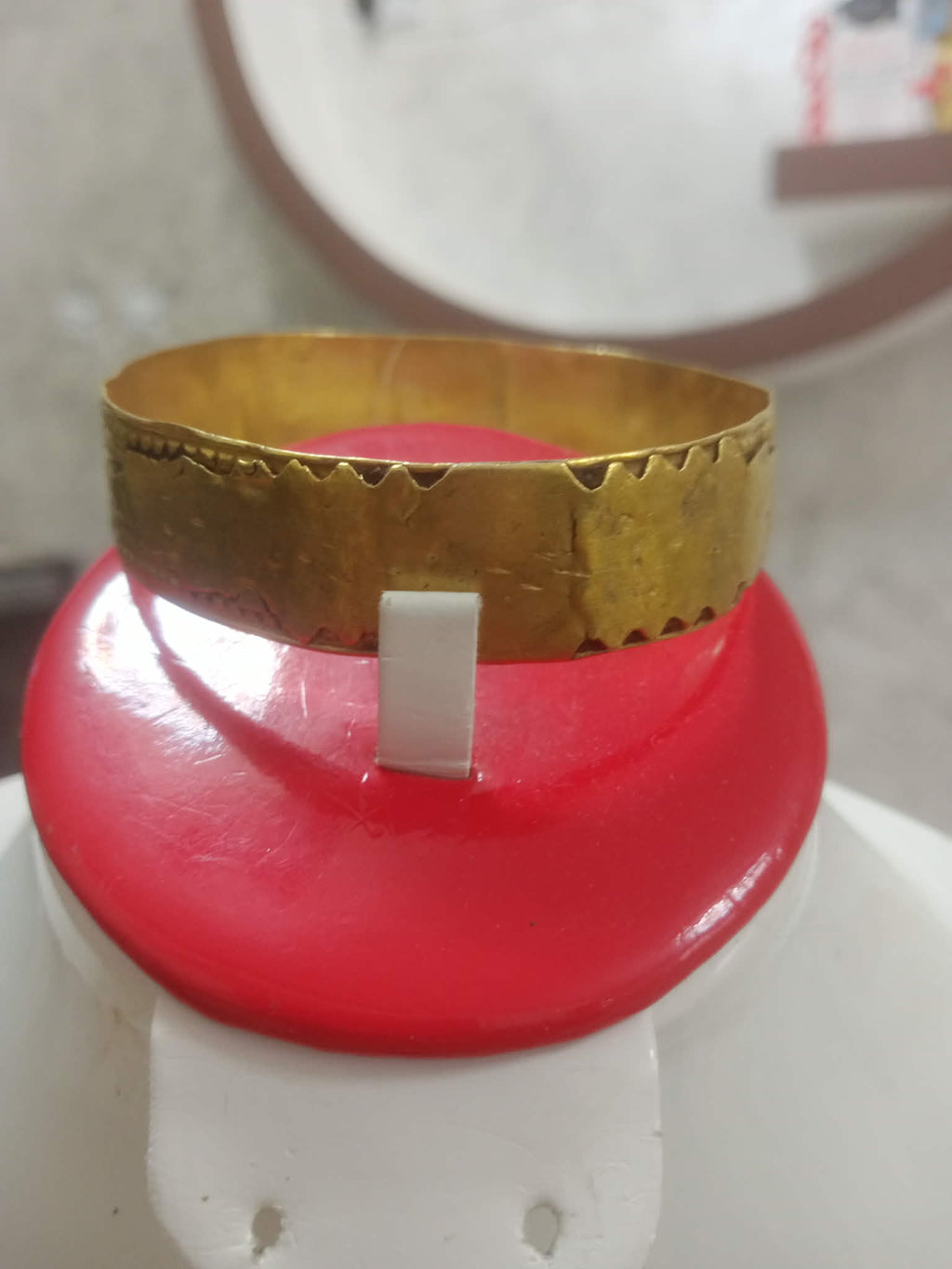 سوار قديم من نحاس أصفر حر
