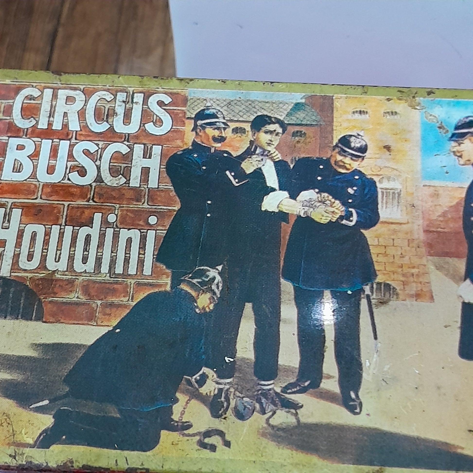 Boîte à bonbons publicitaire pour le cirque houdini busch