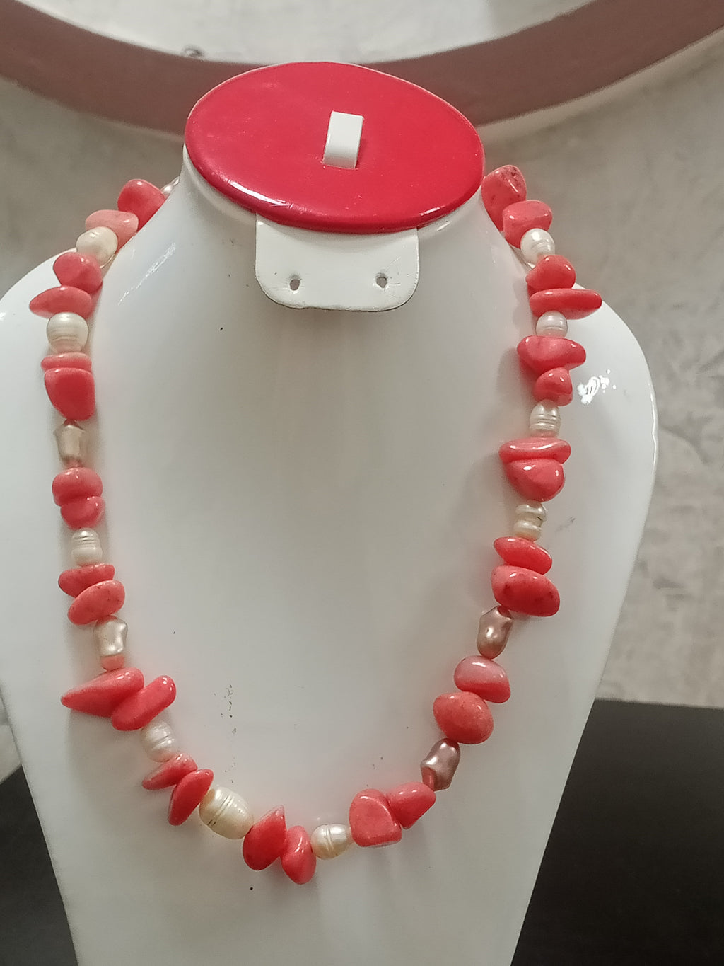 عقد من مرجان ولؤلؤ