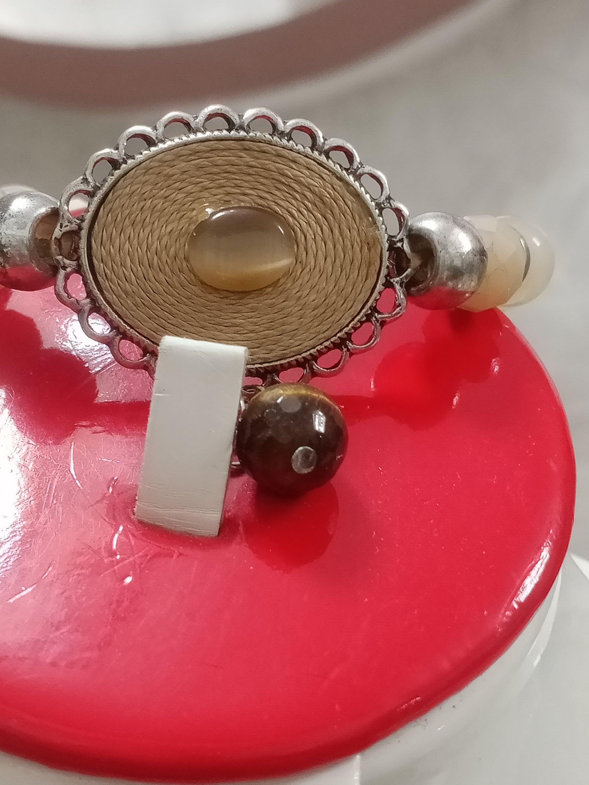 سوار تحفة من احجار طبيعية