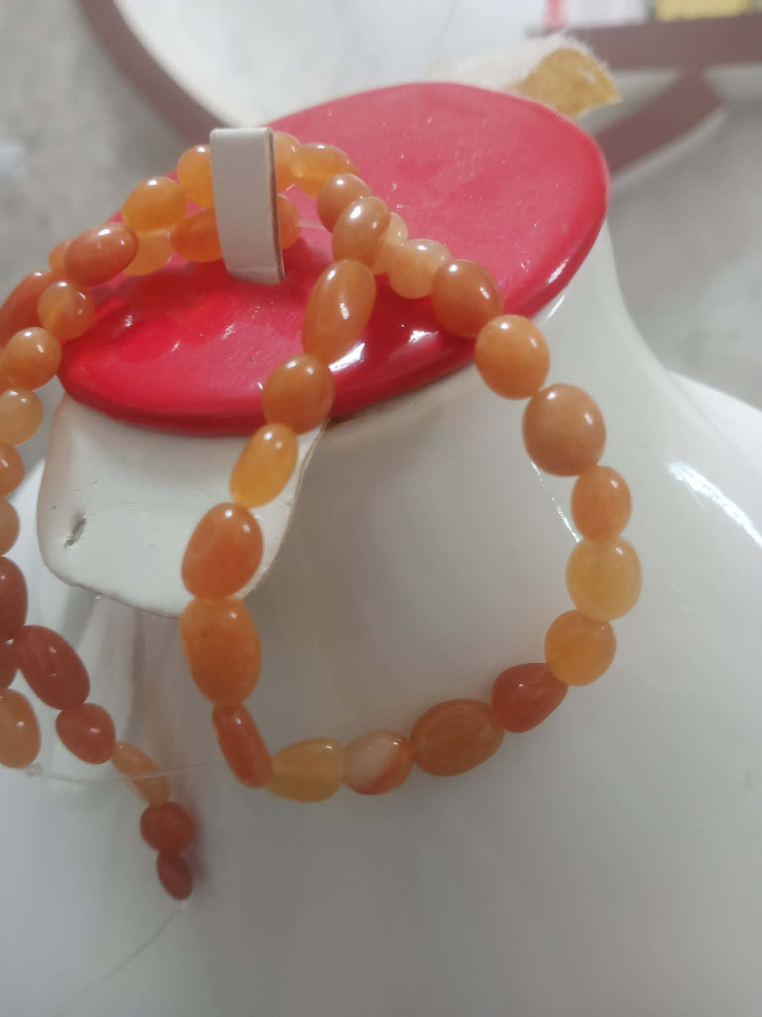 خيط من أحجار عقيق طبيعي