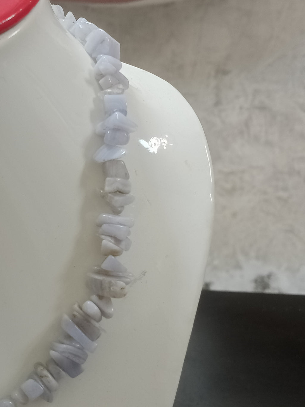 عقد من احجار طبيعية