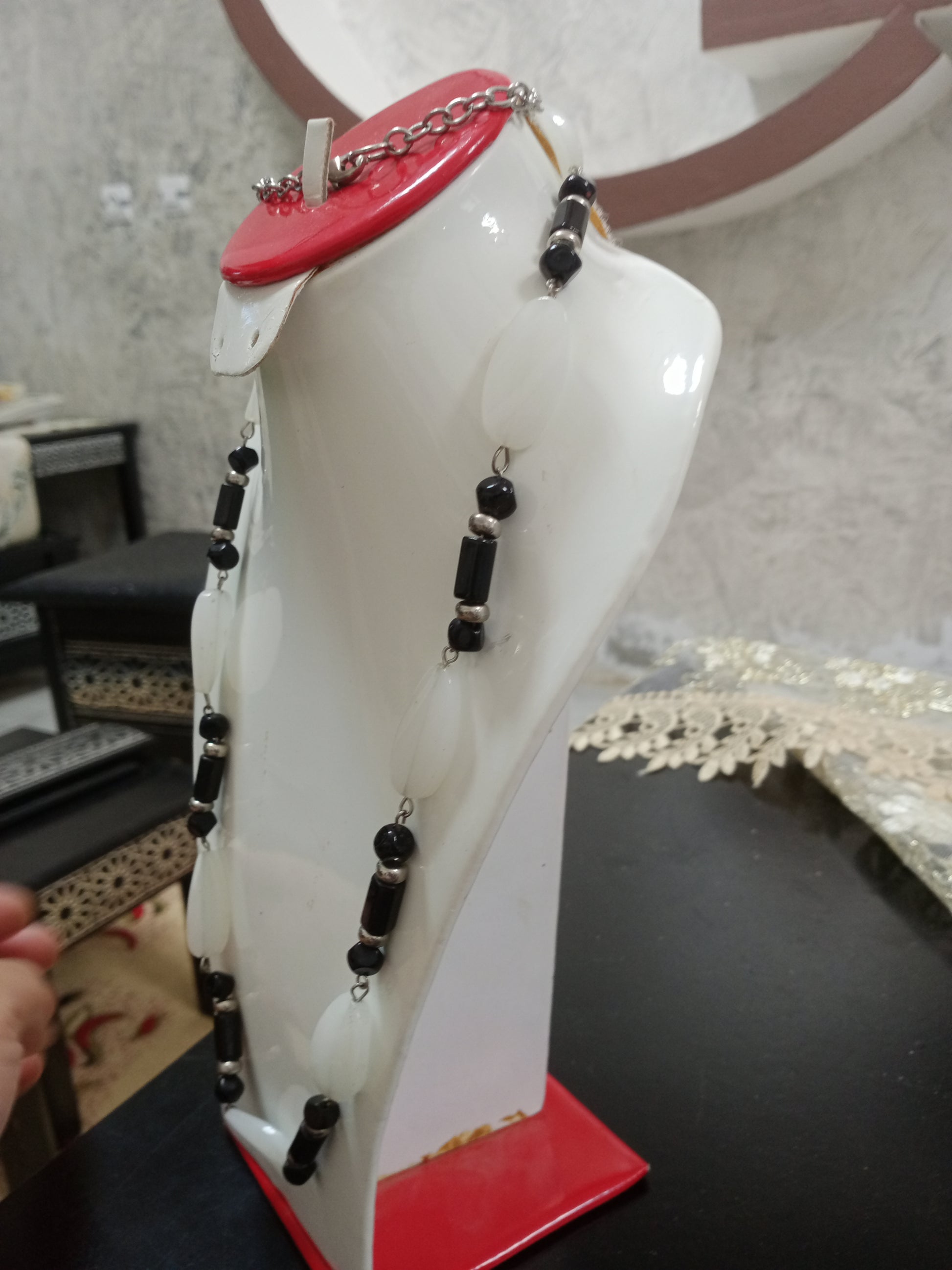 عقد من احجار عقيق طبيعي
