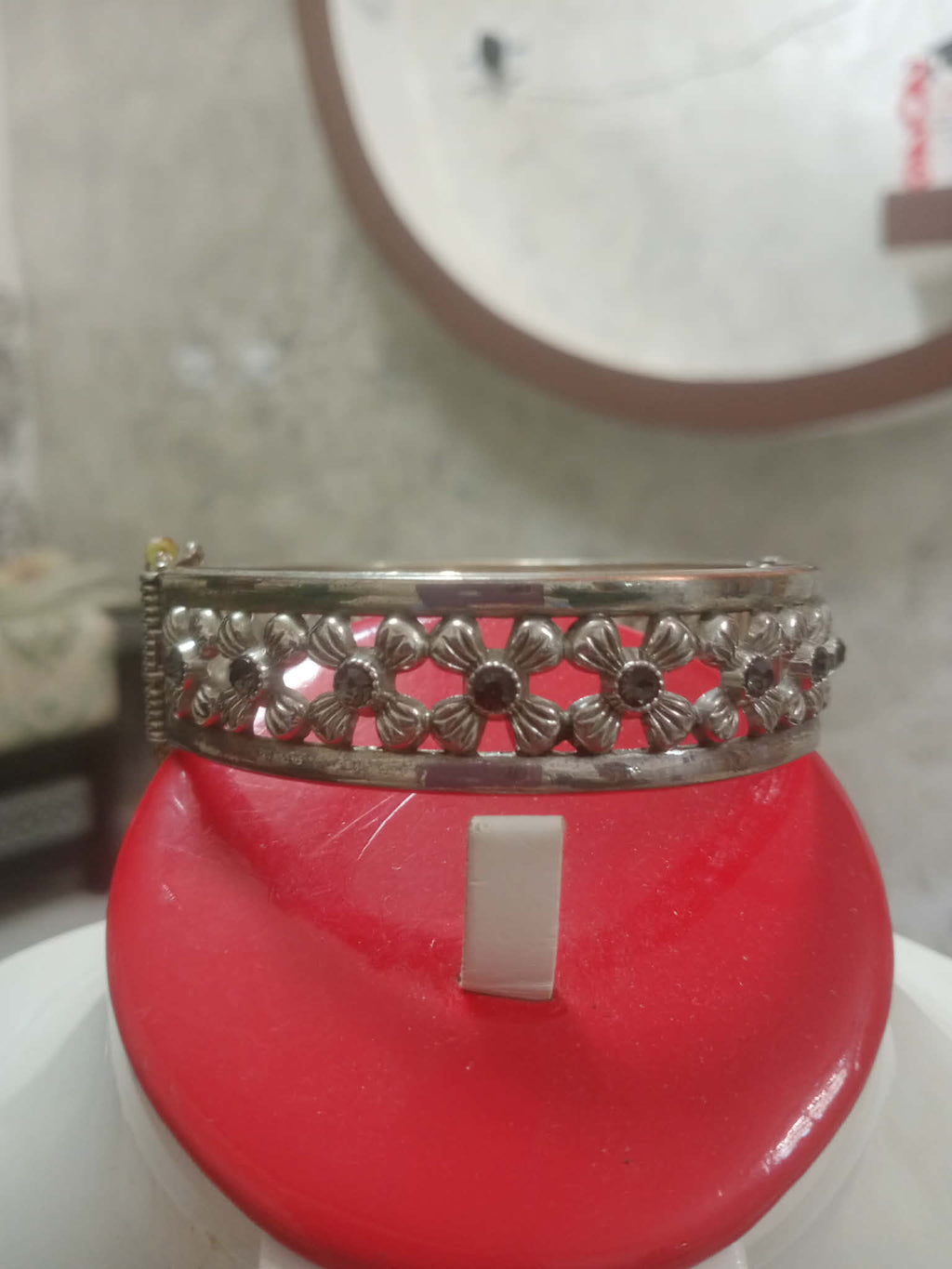 سوار من بلاكي أبيض