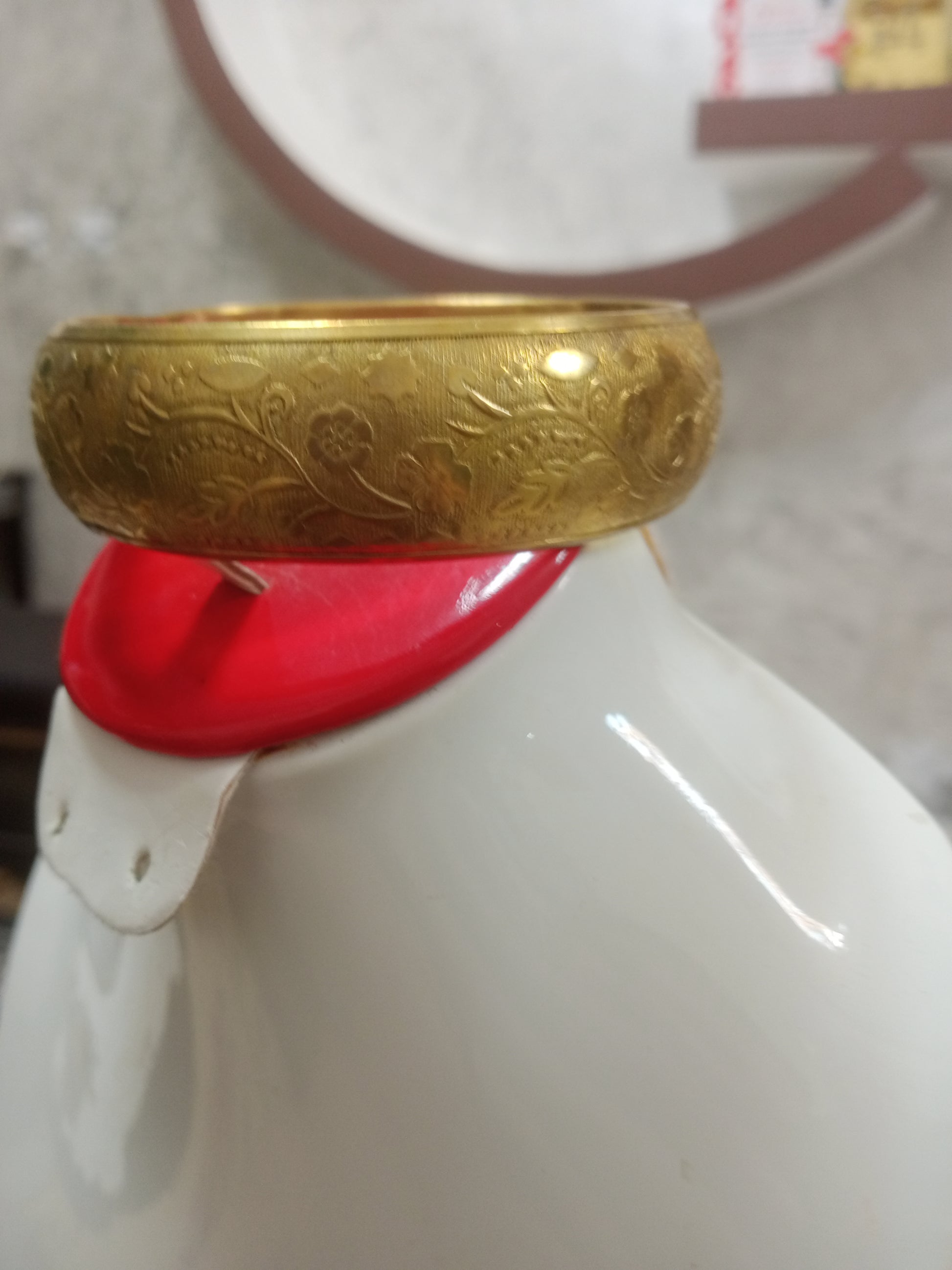 سوار تحفة من نحاس اصفر حر قطره 8 سم