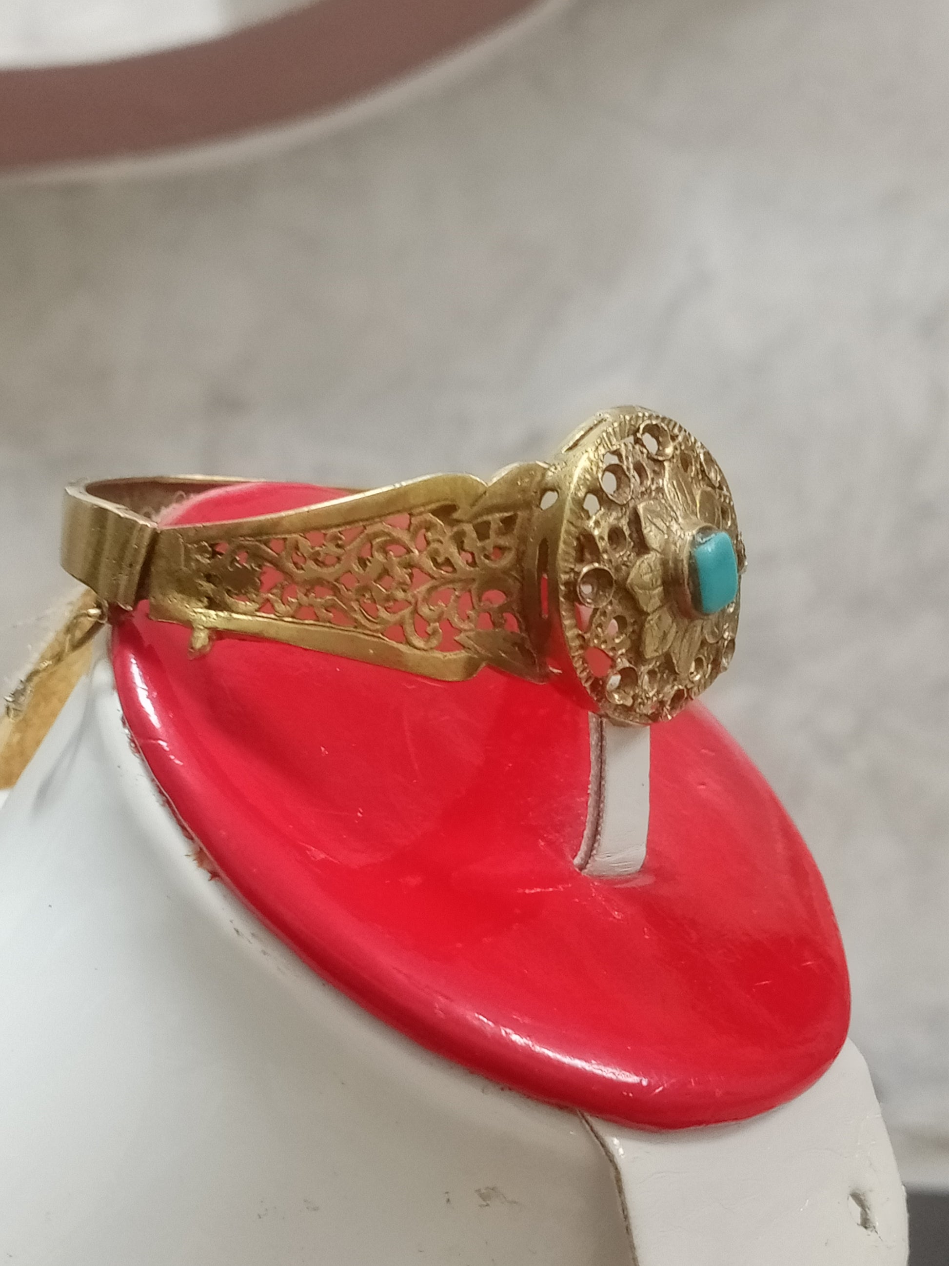 سوار قديم من نحاس اصفر حر