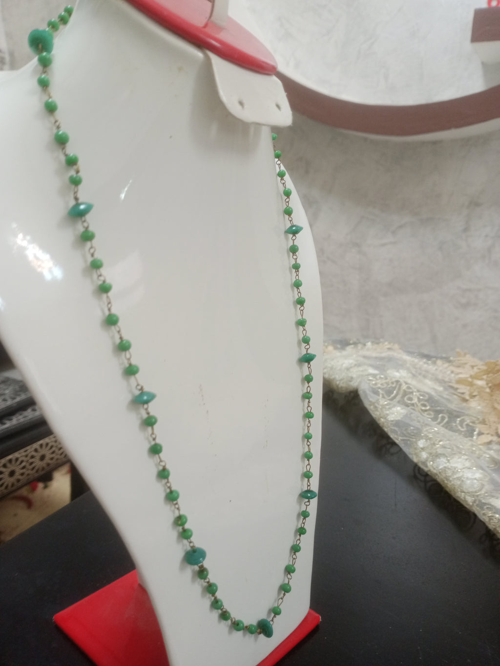 عقد تحفة من احجار طبيعية