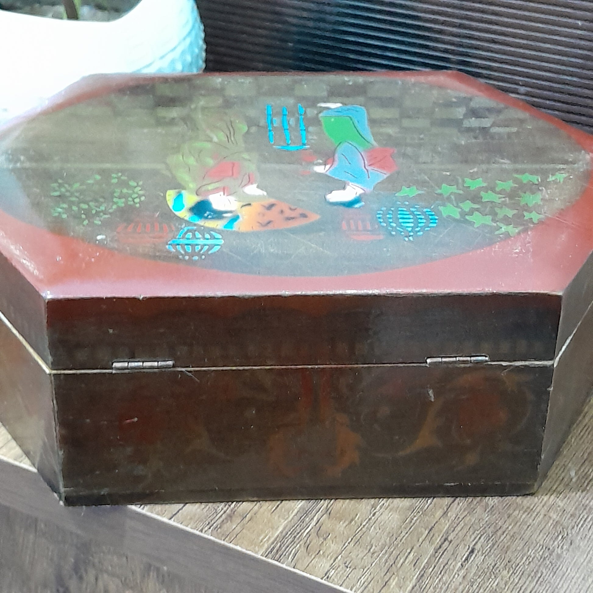 صندوق مجوهرات اسيوي قديم