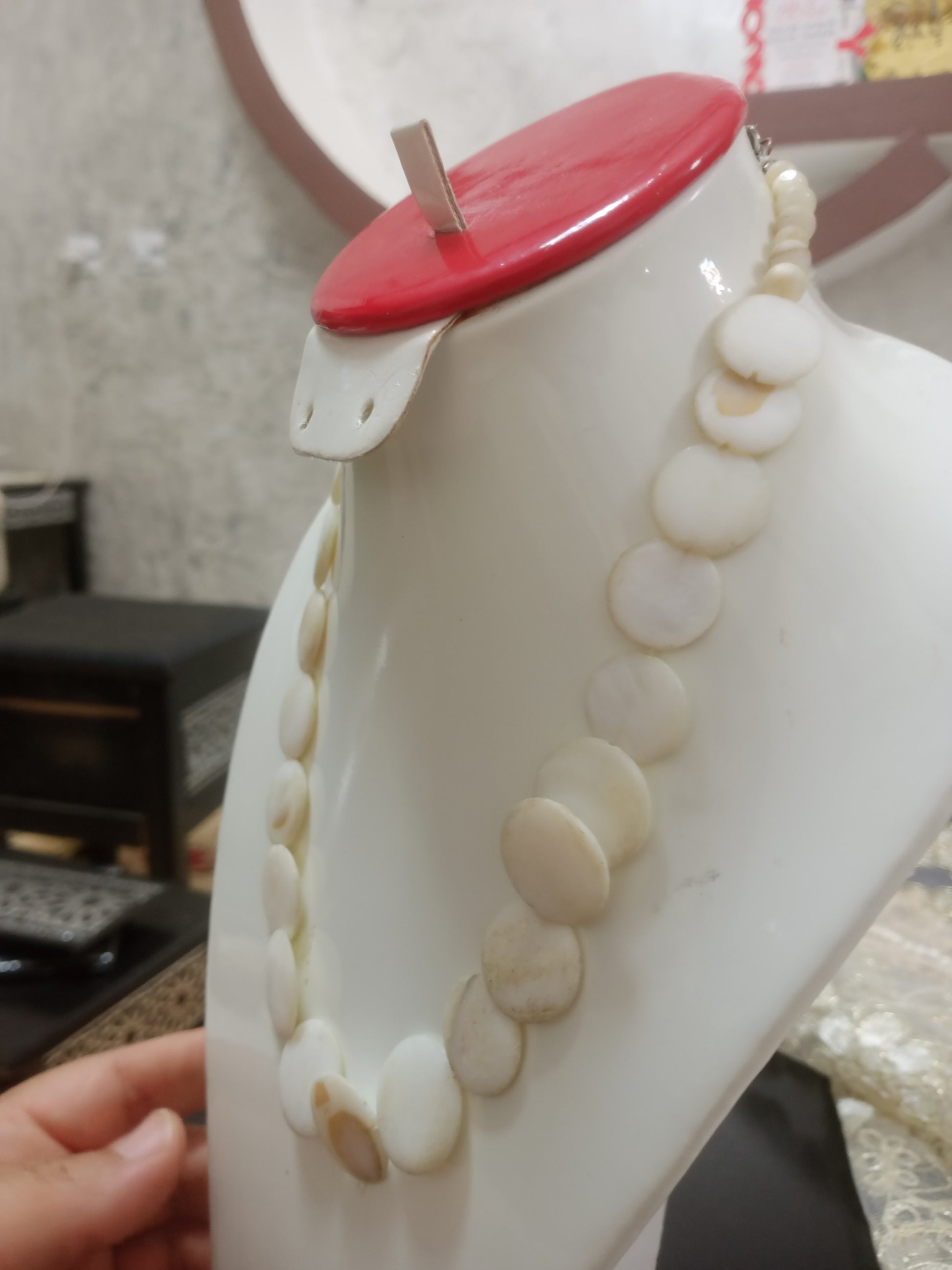 عقد تحفة من عاج