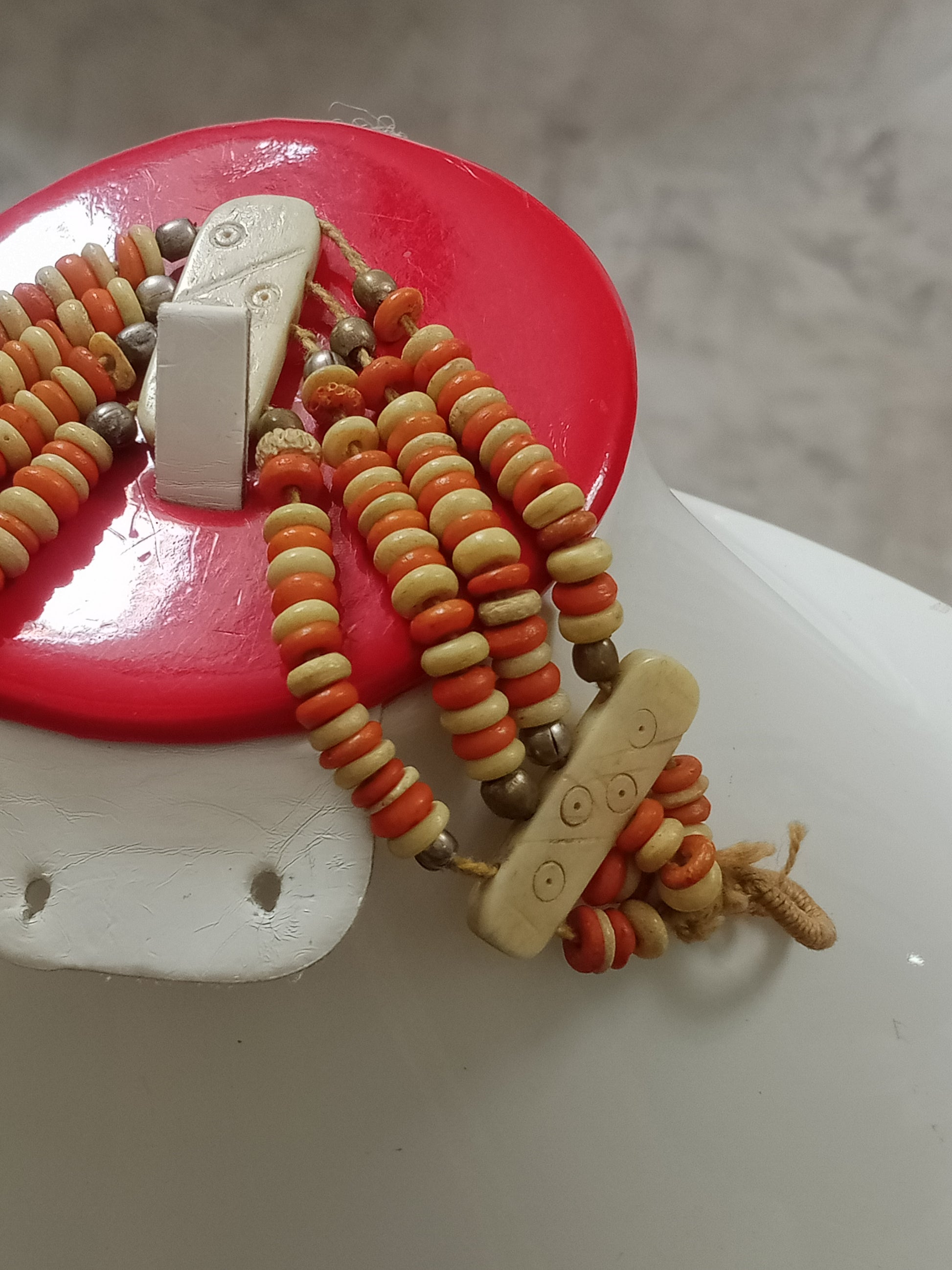سوار قديم من عاج