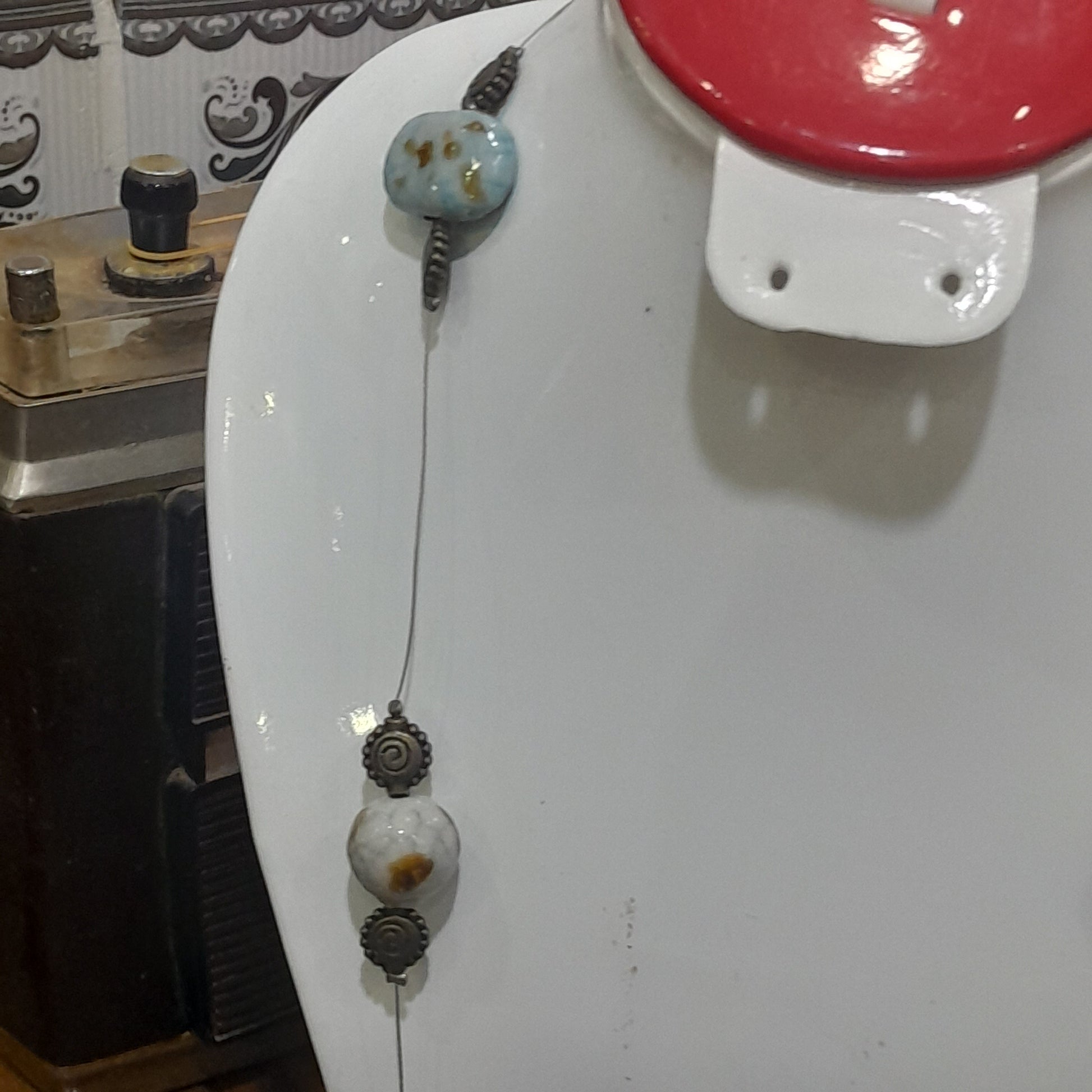 عقد تحفة بأحجار طبيعية