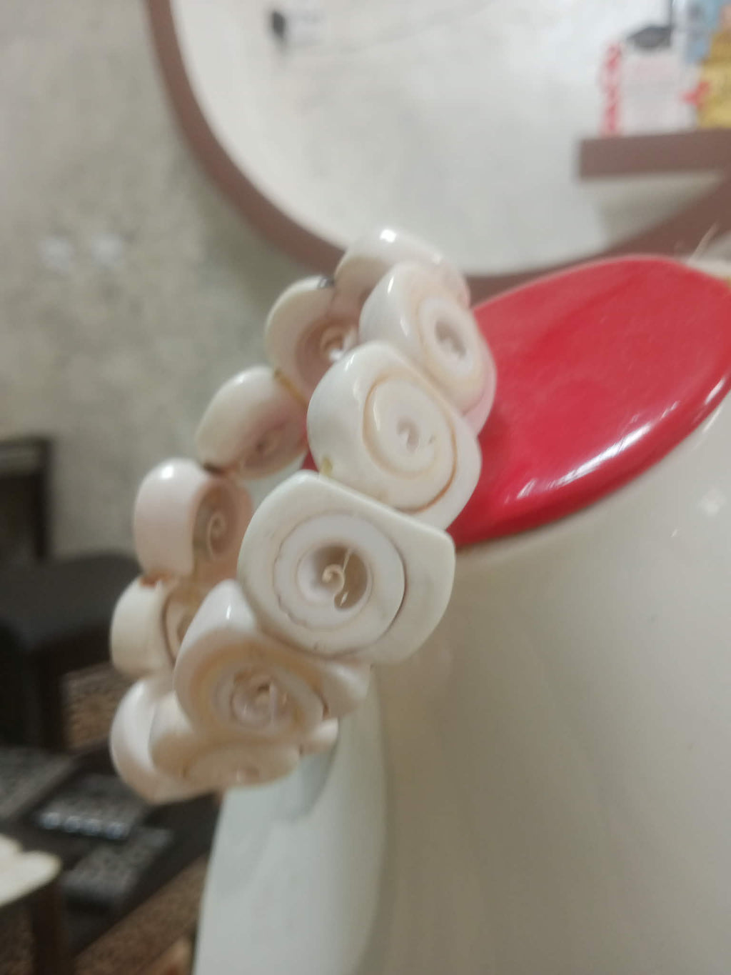 سوار من صدف بحري طبيعي