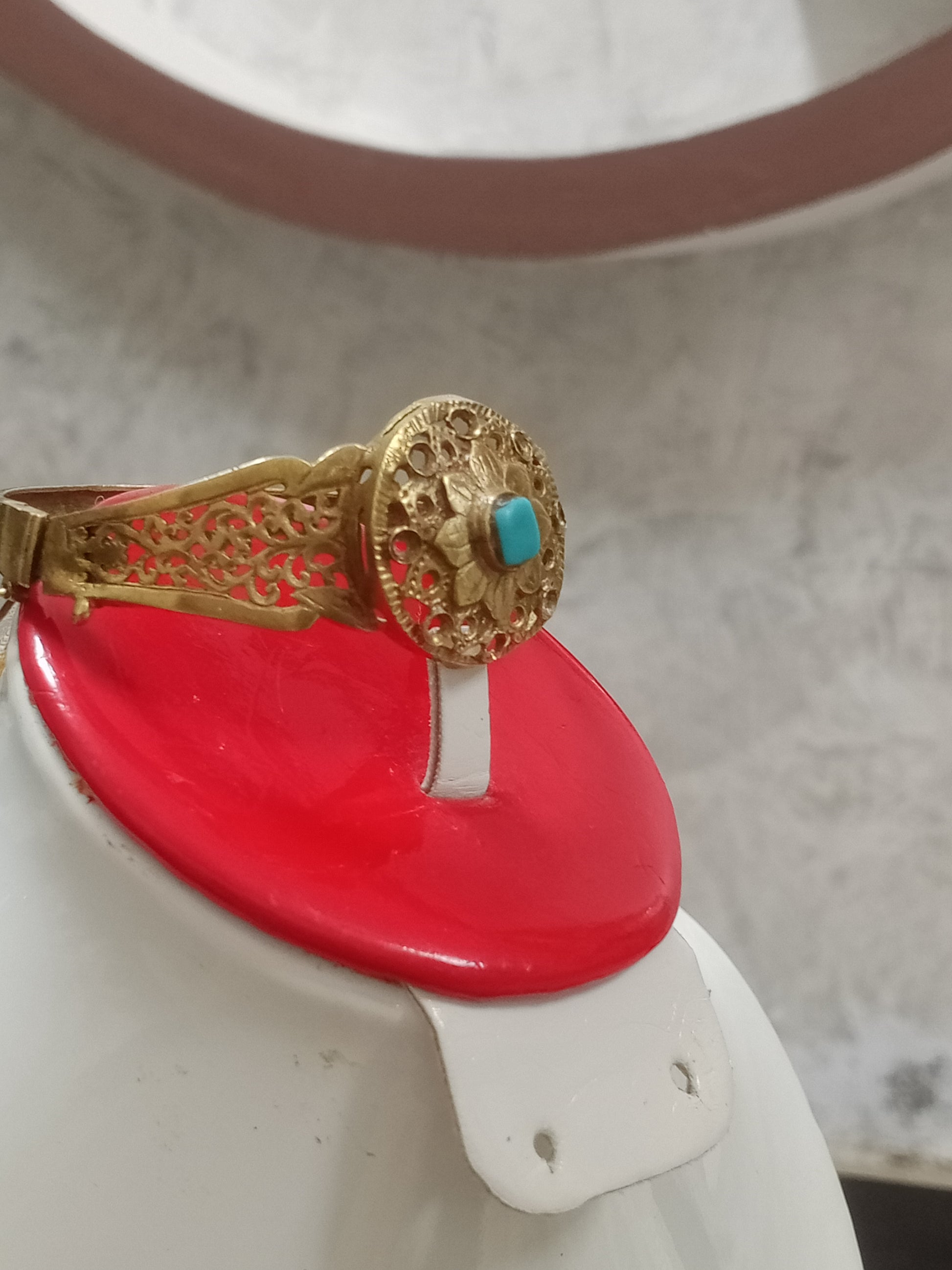 سوار قديم من نحاس اصفر حر