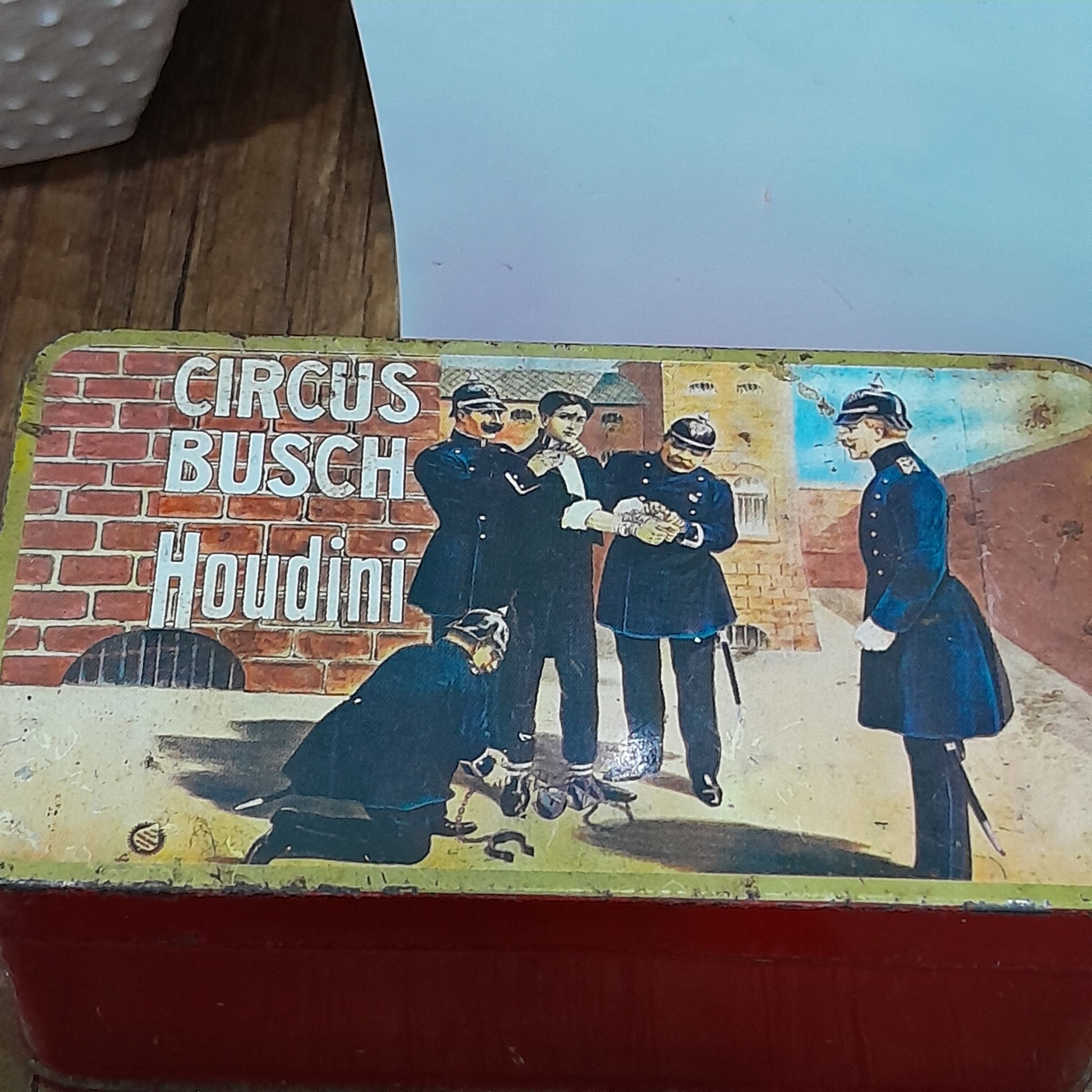 Boîte à bonbons publicitaire pour le cirque houdini busch