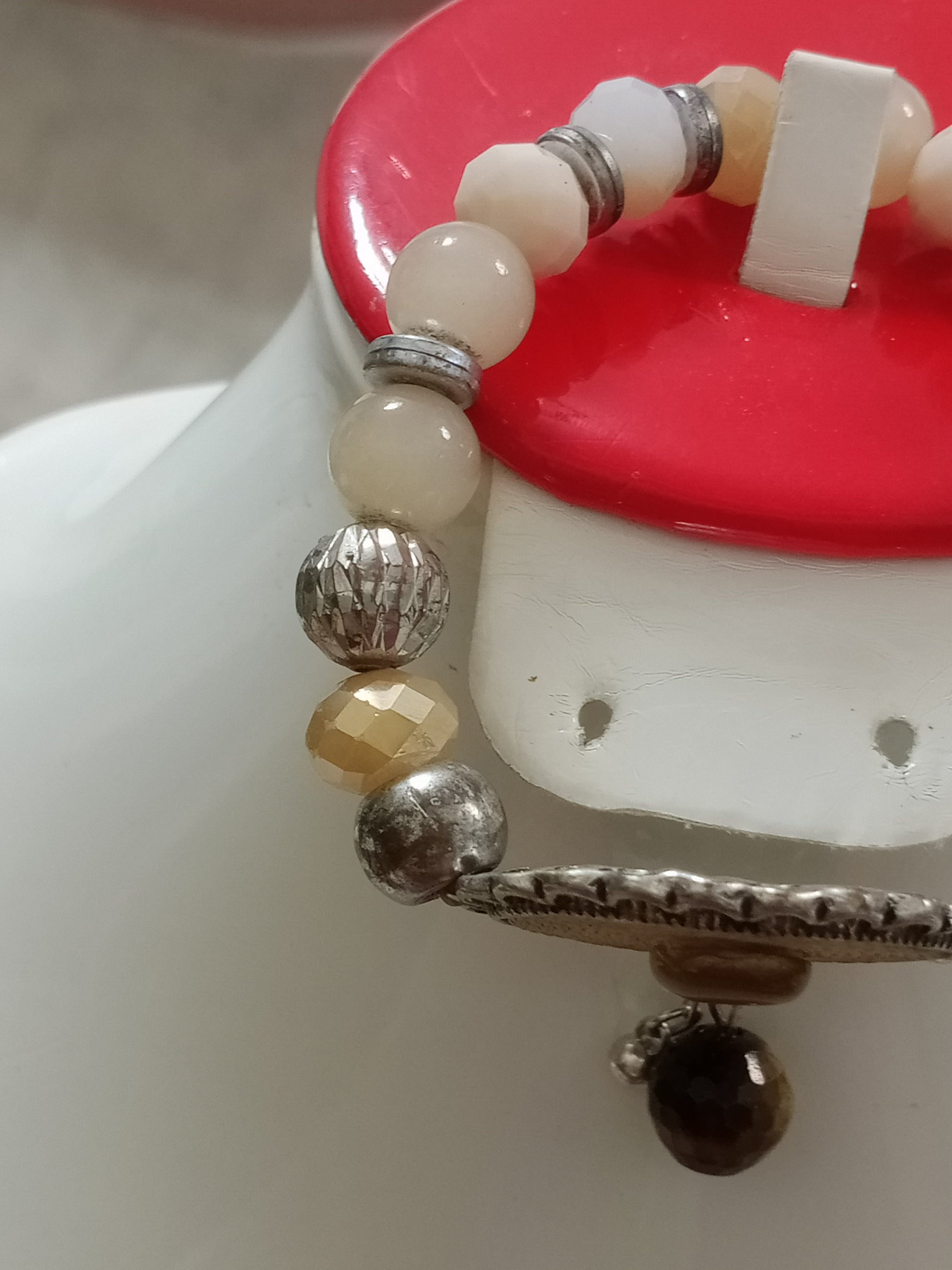 سوار تحفة من احجار طبيعية
