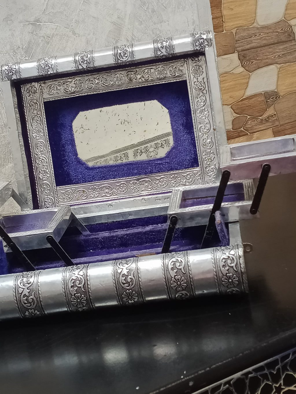 صندوق مجوهرات تحفة علية نقوش جميلة